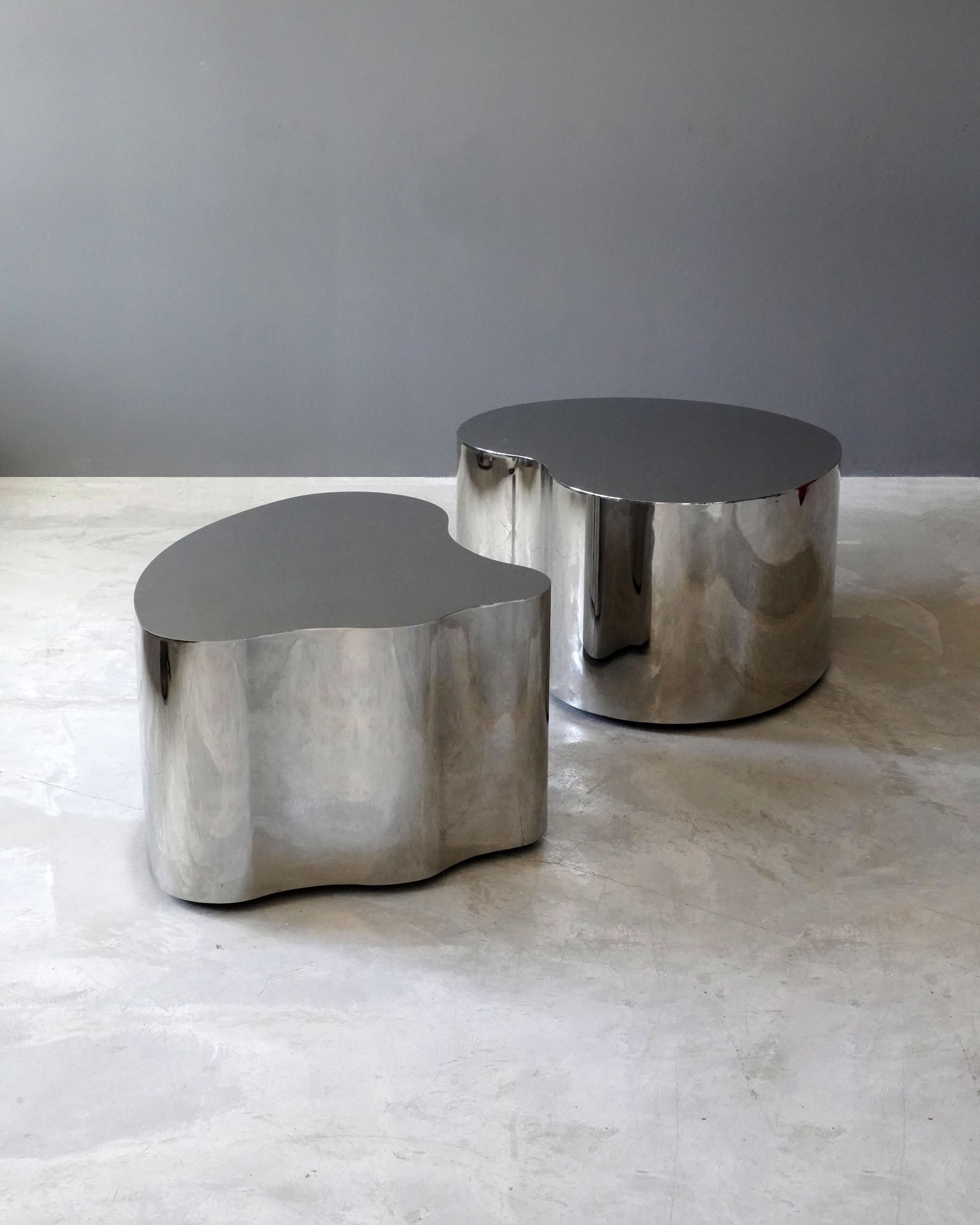 An set of two organic / biomorphic coffee tables. In polished stainless steel. Produced in artists studio, New York, America, 2000s. Signed.

Other designers working in the organic style include Vladimir Kagan, Karl Springer, Paul Evans, and T.H.