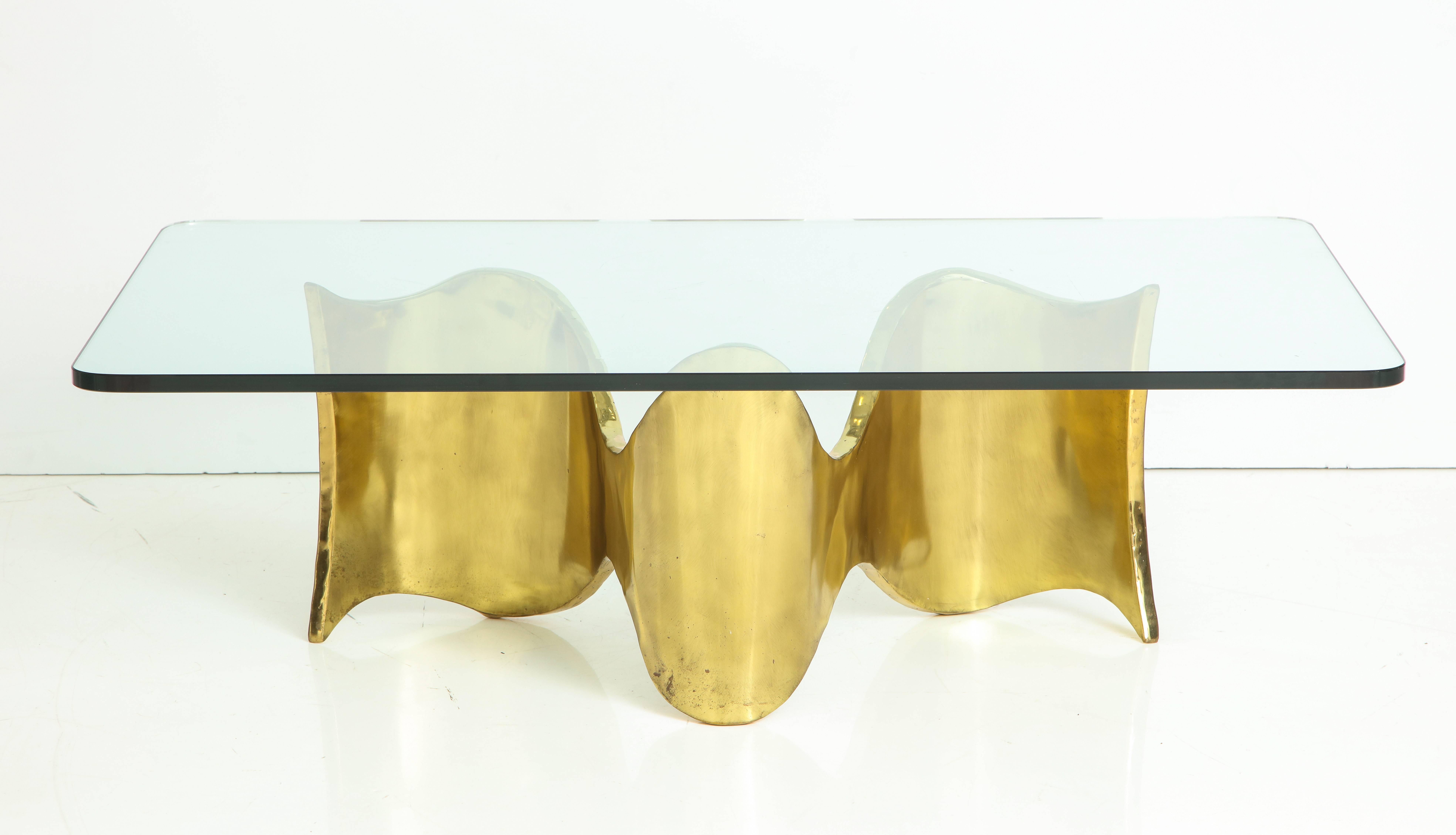 Impactful, sinuous ribbon-shaped cocktail table in brass finish by New York City artist Silas Seandel. Made circa 1980 for a Long Island, New York home that included
four Seandel works--a demilune console, hanging console, and mirror in addition to