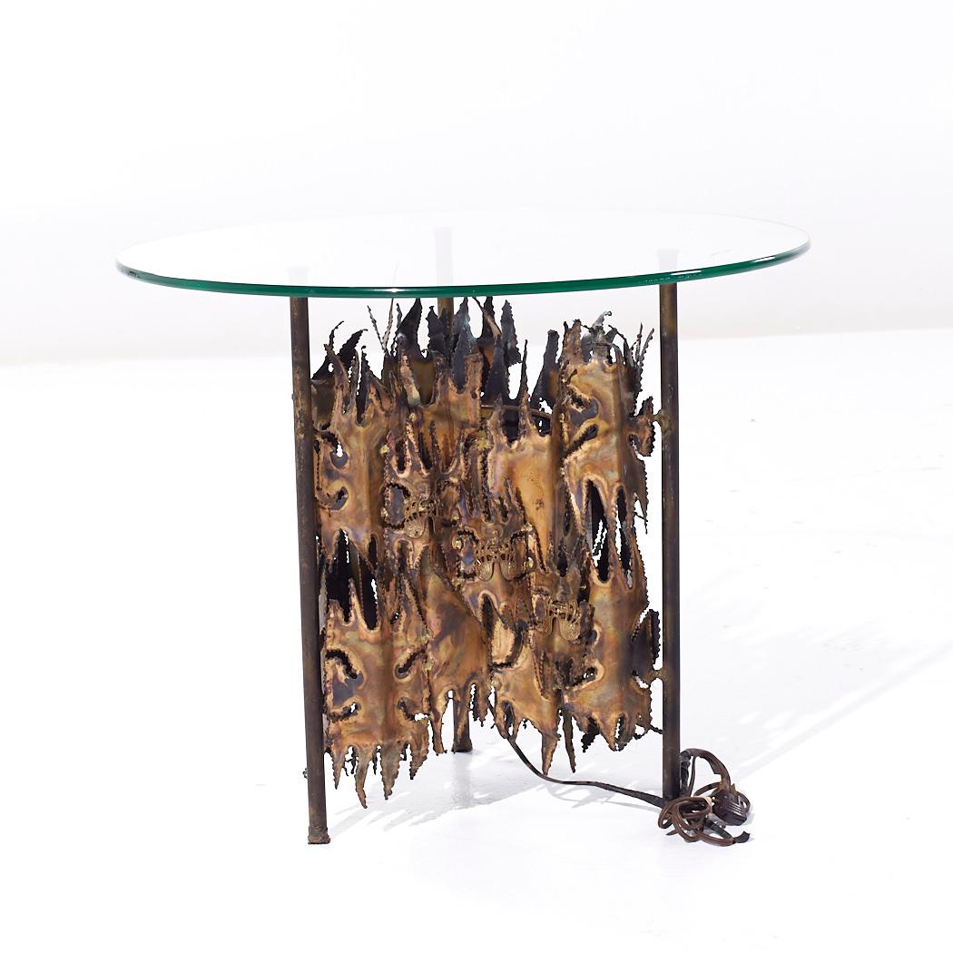 American Silas Seandel Style Brutalist Mid Century Torch Cut Side End Table with Lamp For Sale