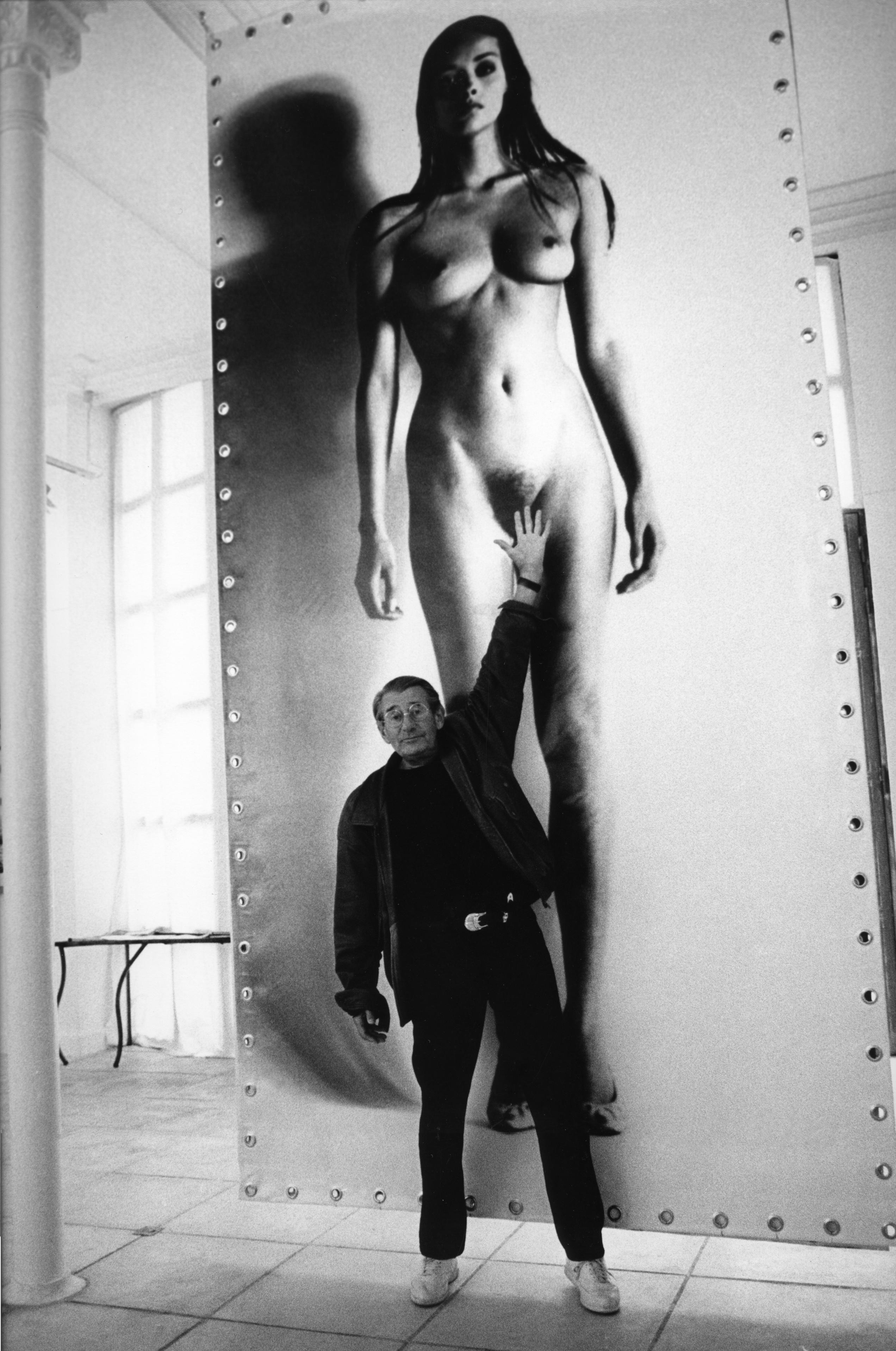 Portrait of Helmut Newton, Monte-Carlo 1995, ed. #4 of 5, B&W Photography - Gray Portrait Photograph by Silas Shabelewska