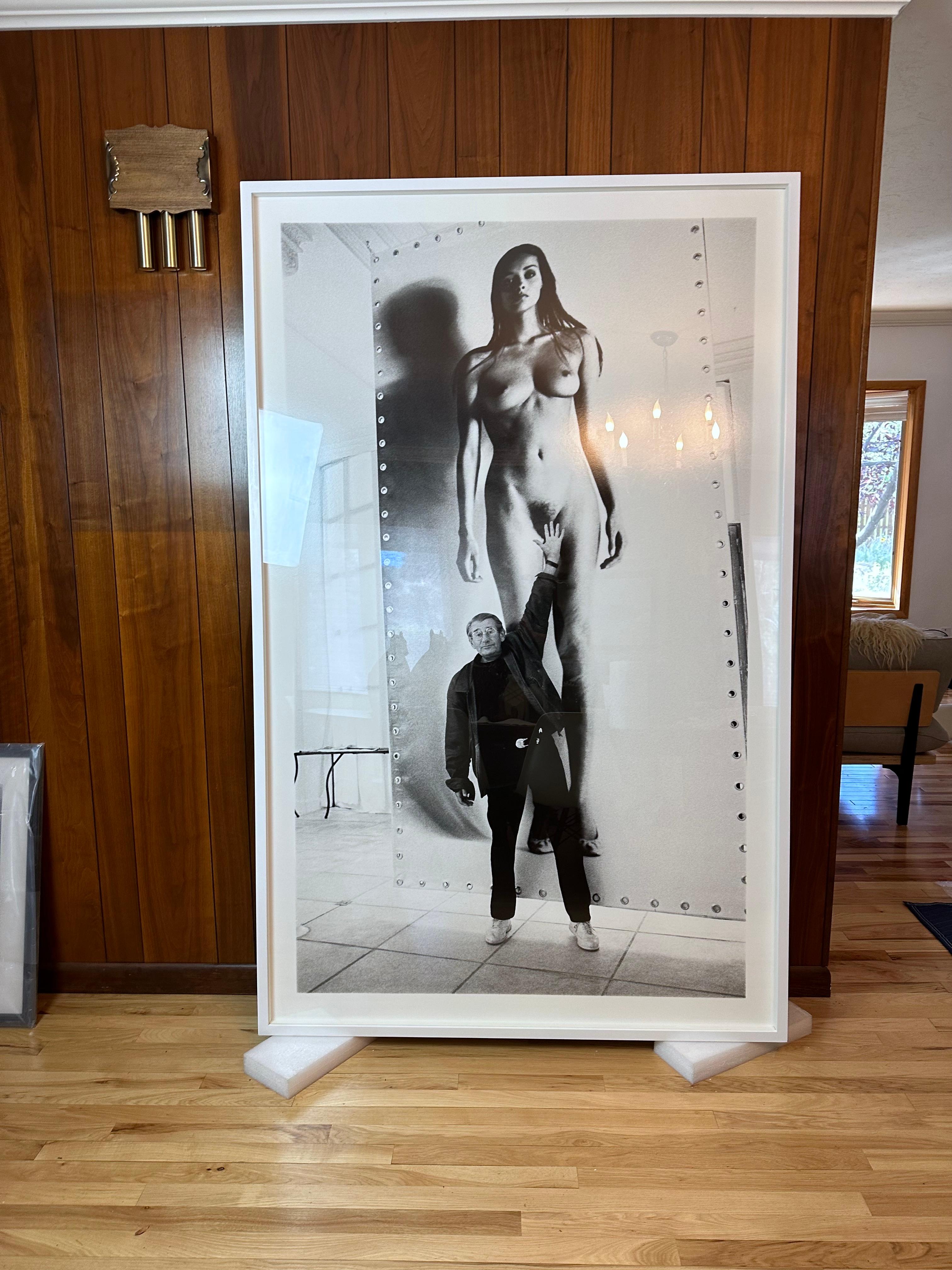 Retrato de Helmut Newton, Monte-Carlo 1995 (3 DE 5), Helmut Newton y Gran Desnudo - Photograph de Silas Shabelewska