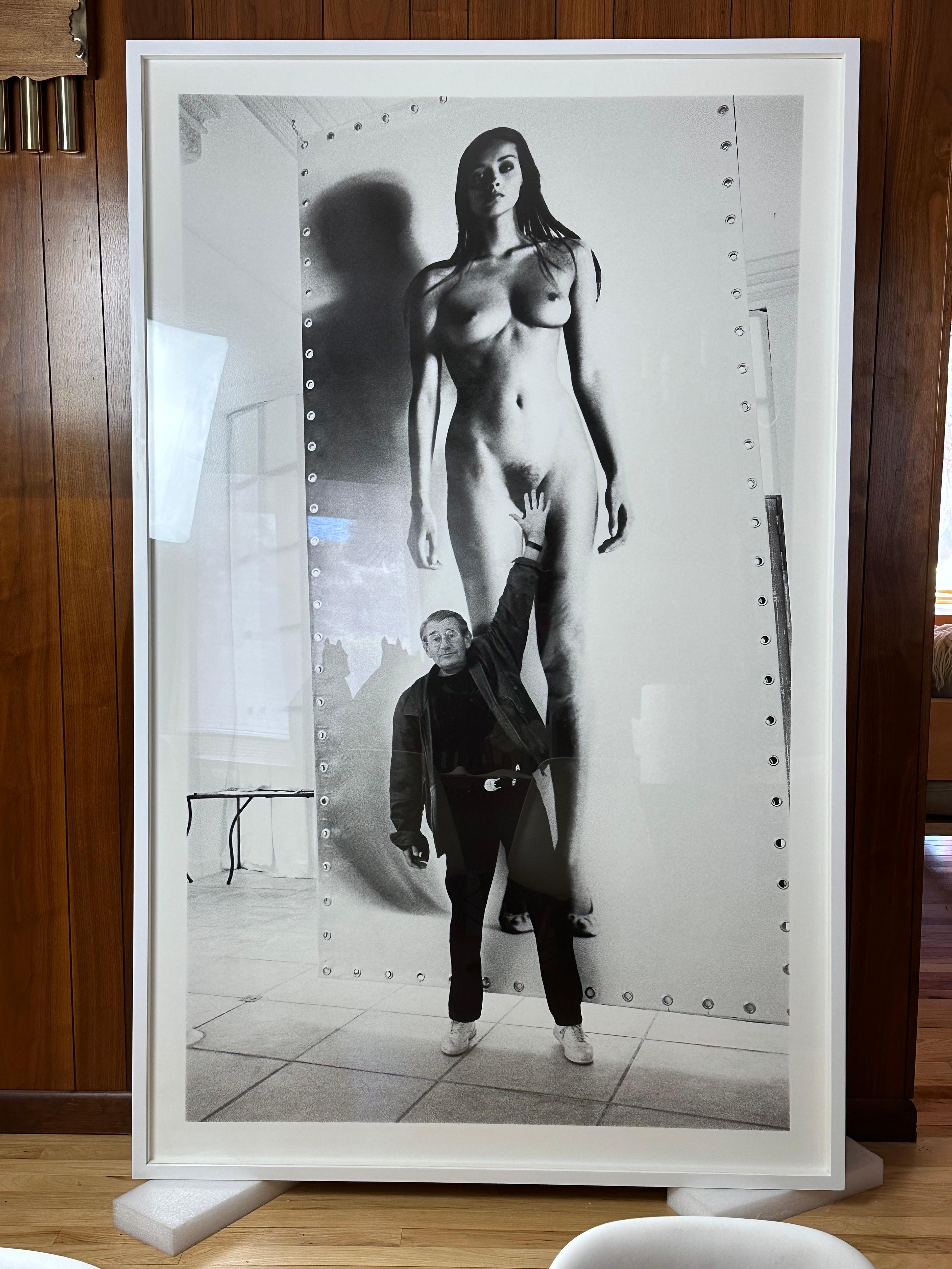 Retrato de Helmut Newton, Monte-Carlo 1995 (3 DE 5), Helmut Newton y Gran Desnudo - Photograph Contemporáneo de Silas Shabelewska