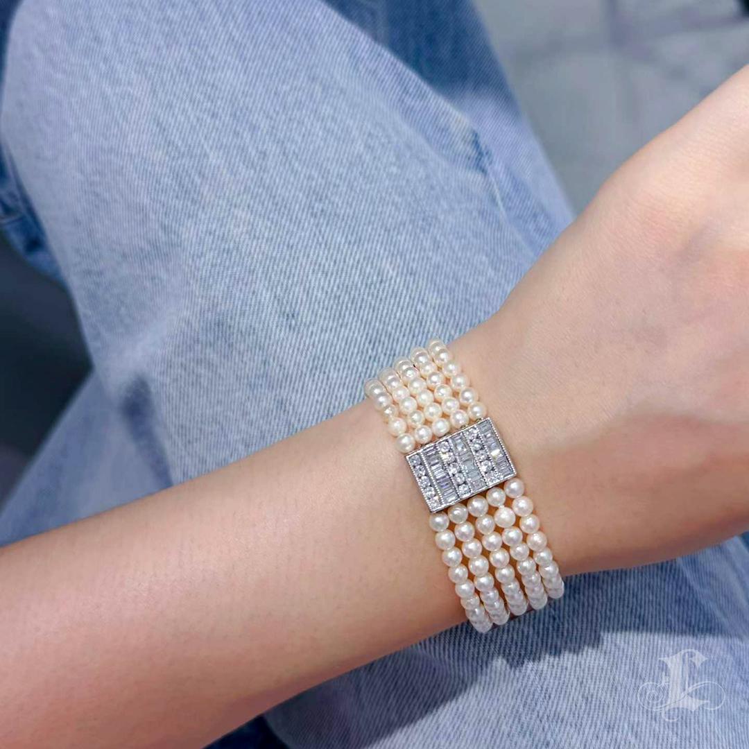 【Silent Geometry】 Fünfreihiges Baby Akoya Perlen- & Diamantarmband aus 18K Weißgold (Ungeschliffen) im Angebot