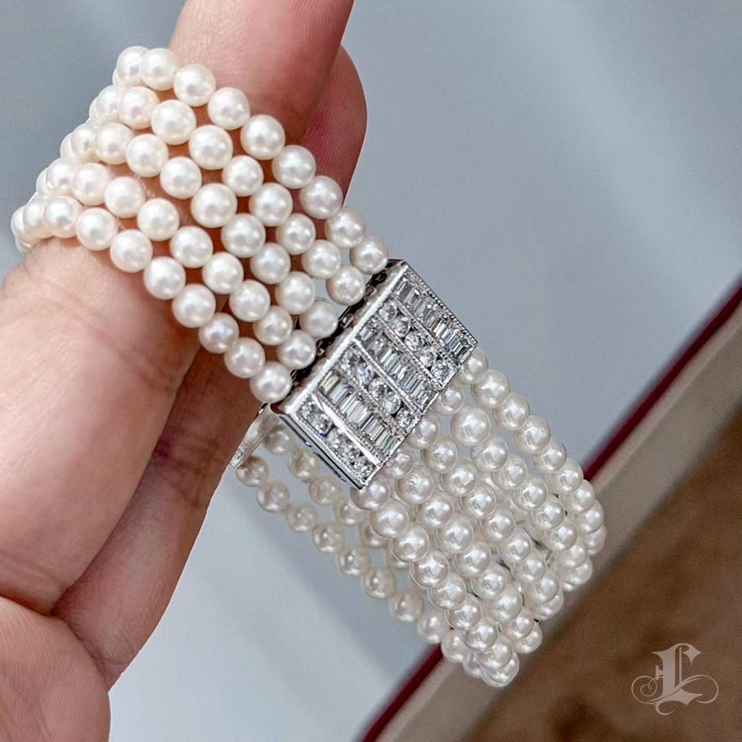 【Silent Geometry】 Fünfreihiges Baby Akoya Perlen- & Diamantarmband aus 18K Weißgold Damen im Angebot