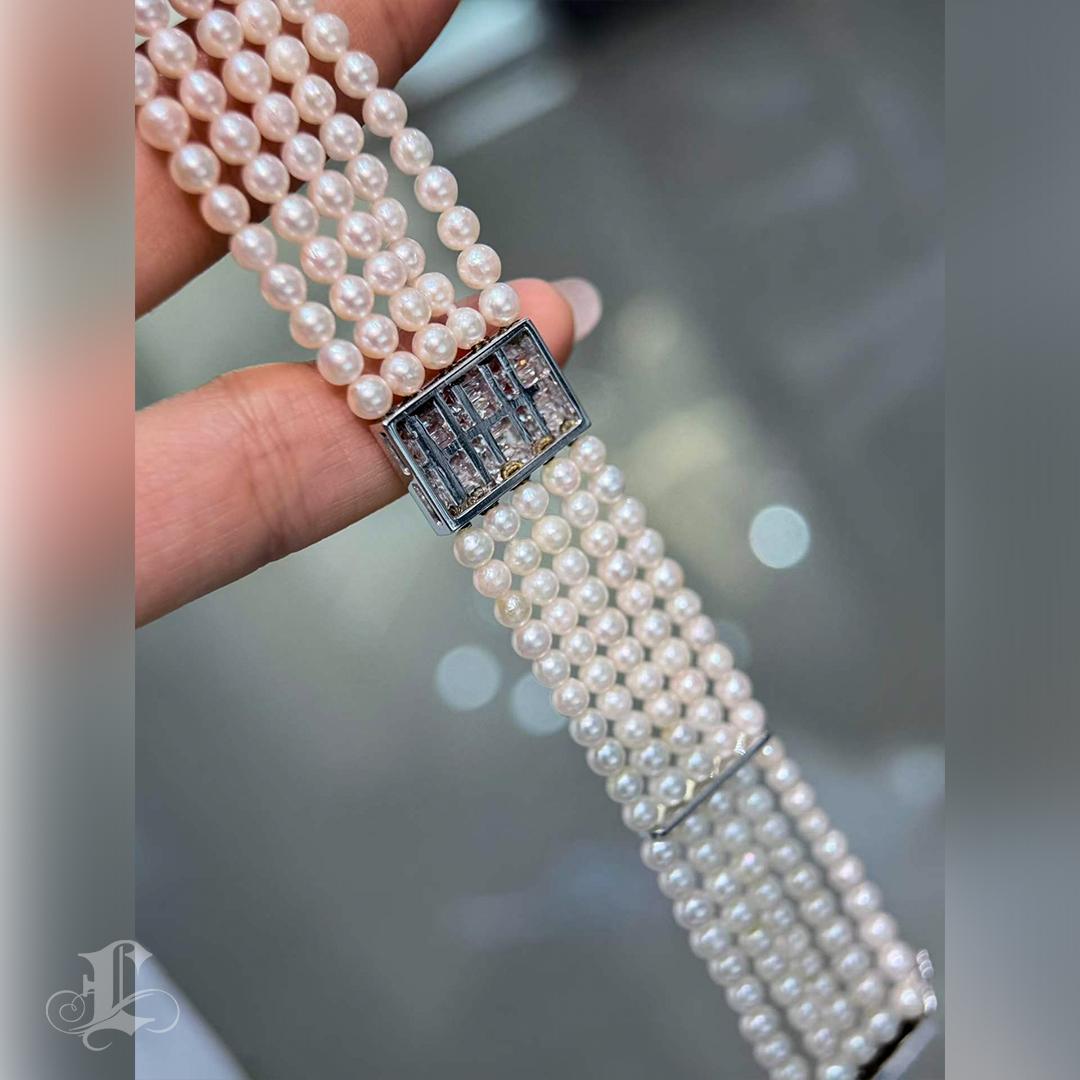 【Silent Geometry】 Fünfreihiges Baby Akoya Perlen- & Diamantarmband aus 18K Weißgold im Angebot 4