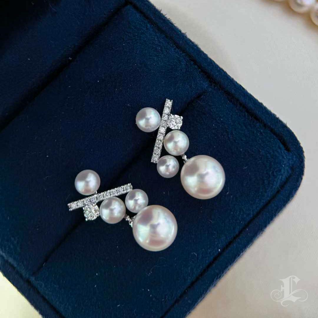 【Geometria Silenziosa】Orecchini a Barretta con Diamanti e Perle Akoya in Oro Bianco 18k in vendita 3