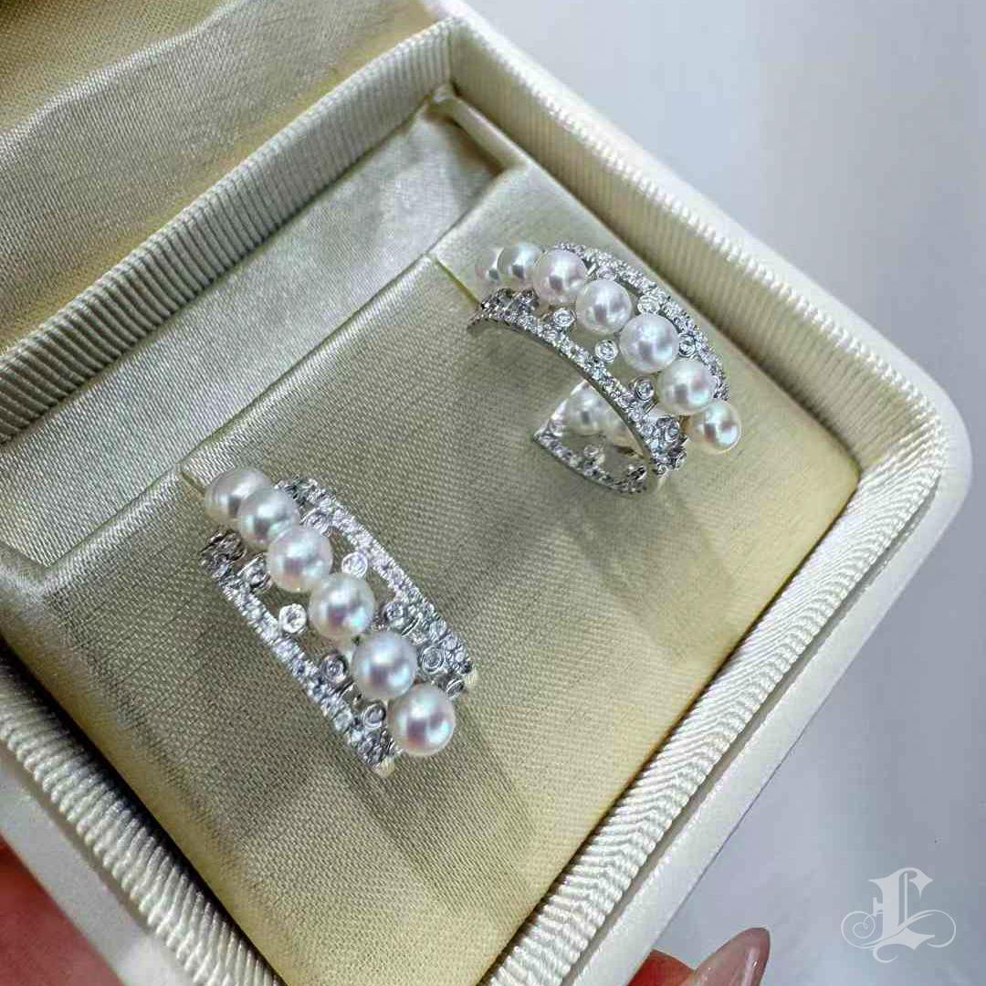 【Silent Geometry】Baby Akoya Architectural Hoop Earrings In New Condition For Sale In New York, NY