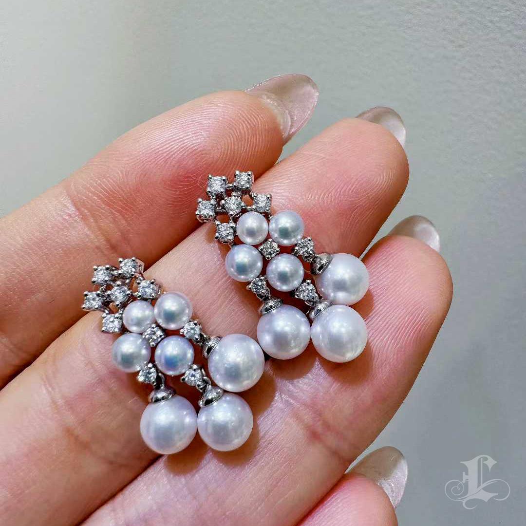 【Silent Geometry】Baby Akoya Diamond Cluster Earrings In New Condition For Sale In New York, NY