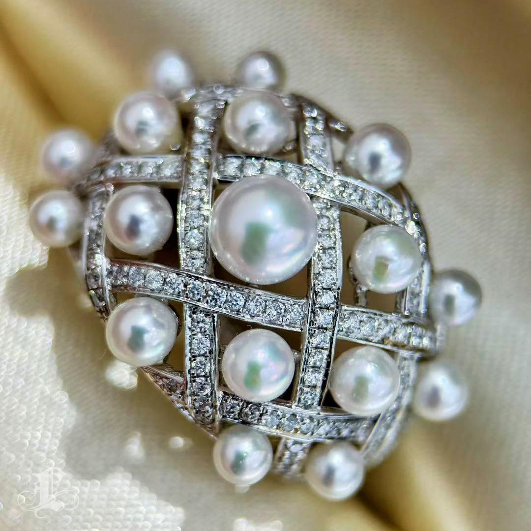 【Silent Geometry】Baby Akoya Perlen Käfig Ring in 18K Weißgold mit Diamanten im Angebot 1