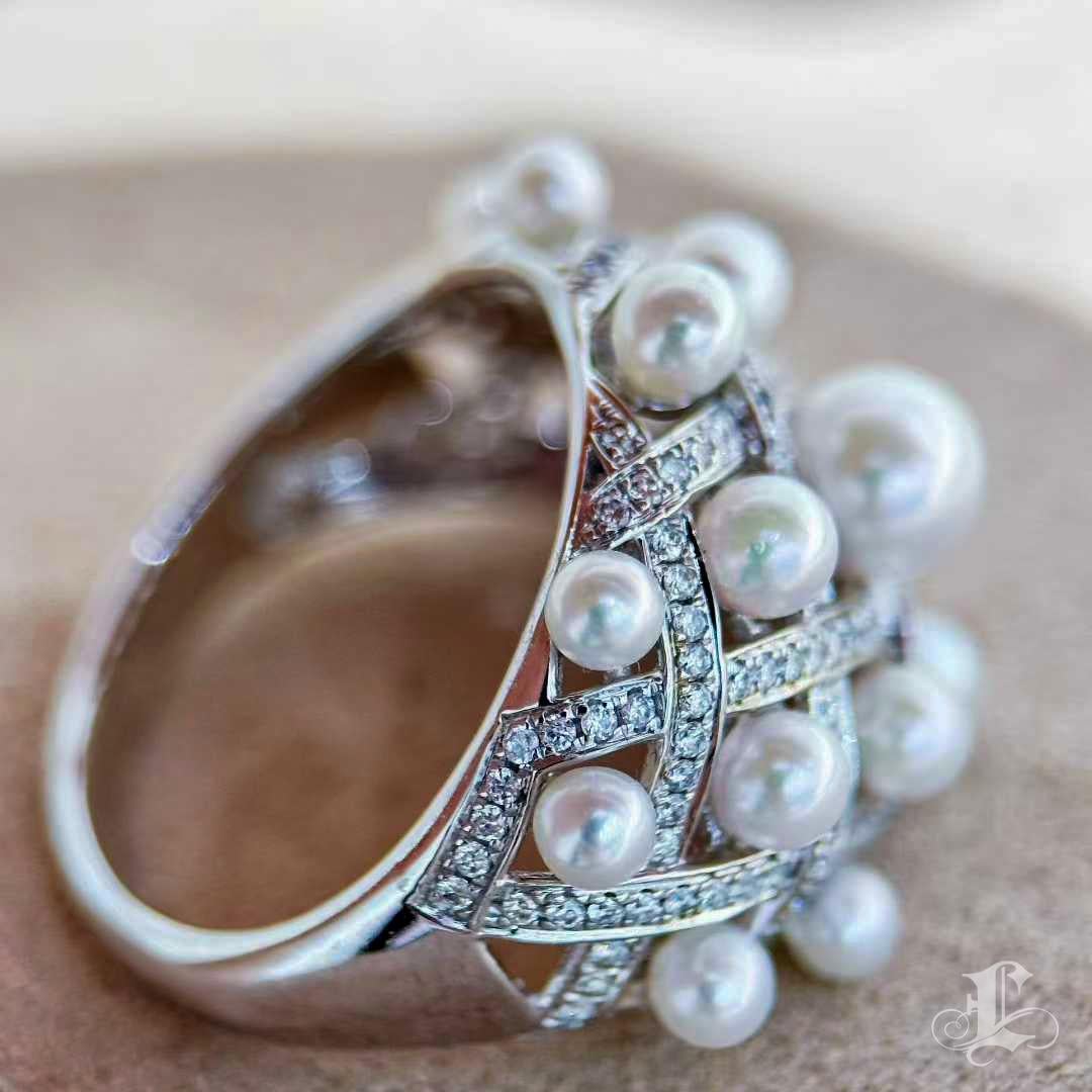 【Silent Geometry】Baby Akoya Perlen Käfig Ring in 18K Weißgold mit Diamanten im Angebot 4