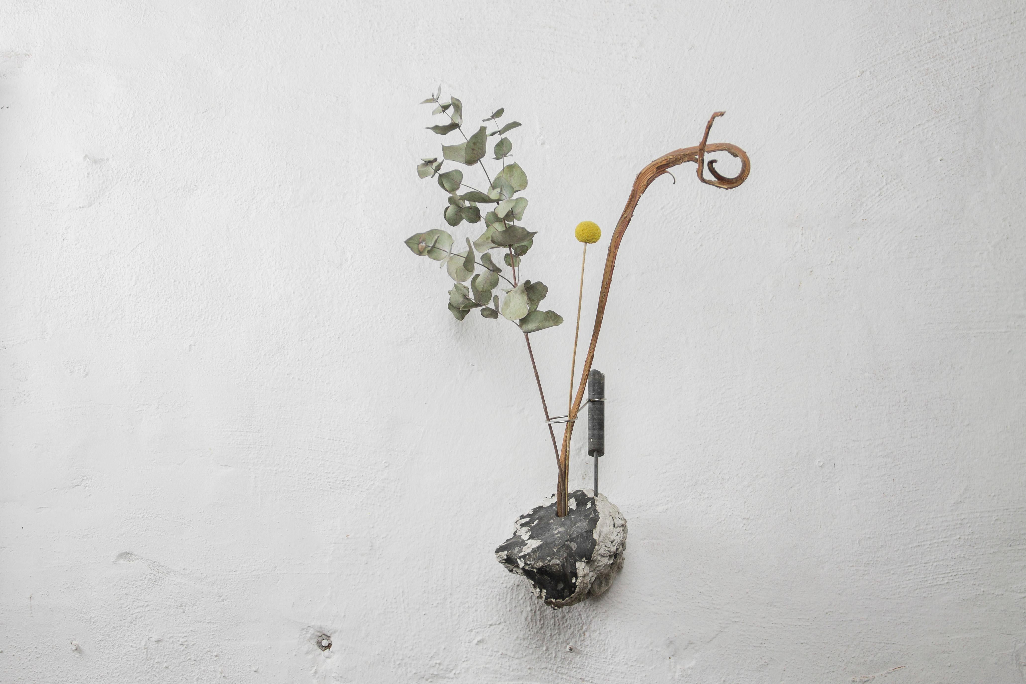 Silex Flintstone Flower Wall Vessel II by Studio DO
Dimensions: D 21.5 x W 11.5 x H 12 cm
Materials: Silex stone, stainless steel.
3.5 kg.

Flowers are intrinsically connected with composition and earth.
Influenced by varied vessels from past to
