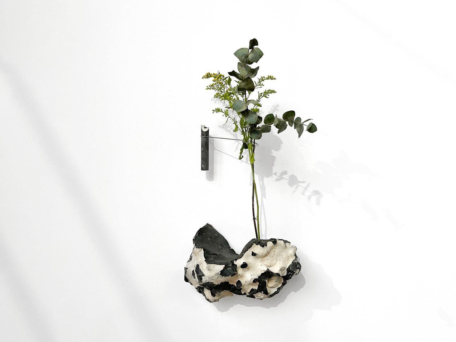 Silex Flintstone Flower Wall Vessel IV by Studio DO
Dimensions: D 26 x W 17.5 x H 17 cm
Materials: Silex stone, stainless steel.
7 kg.

Flowers are intrinsically connected with composition and earth.
Influenced by varied vessels from past to present