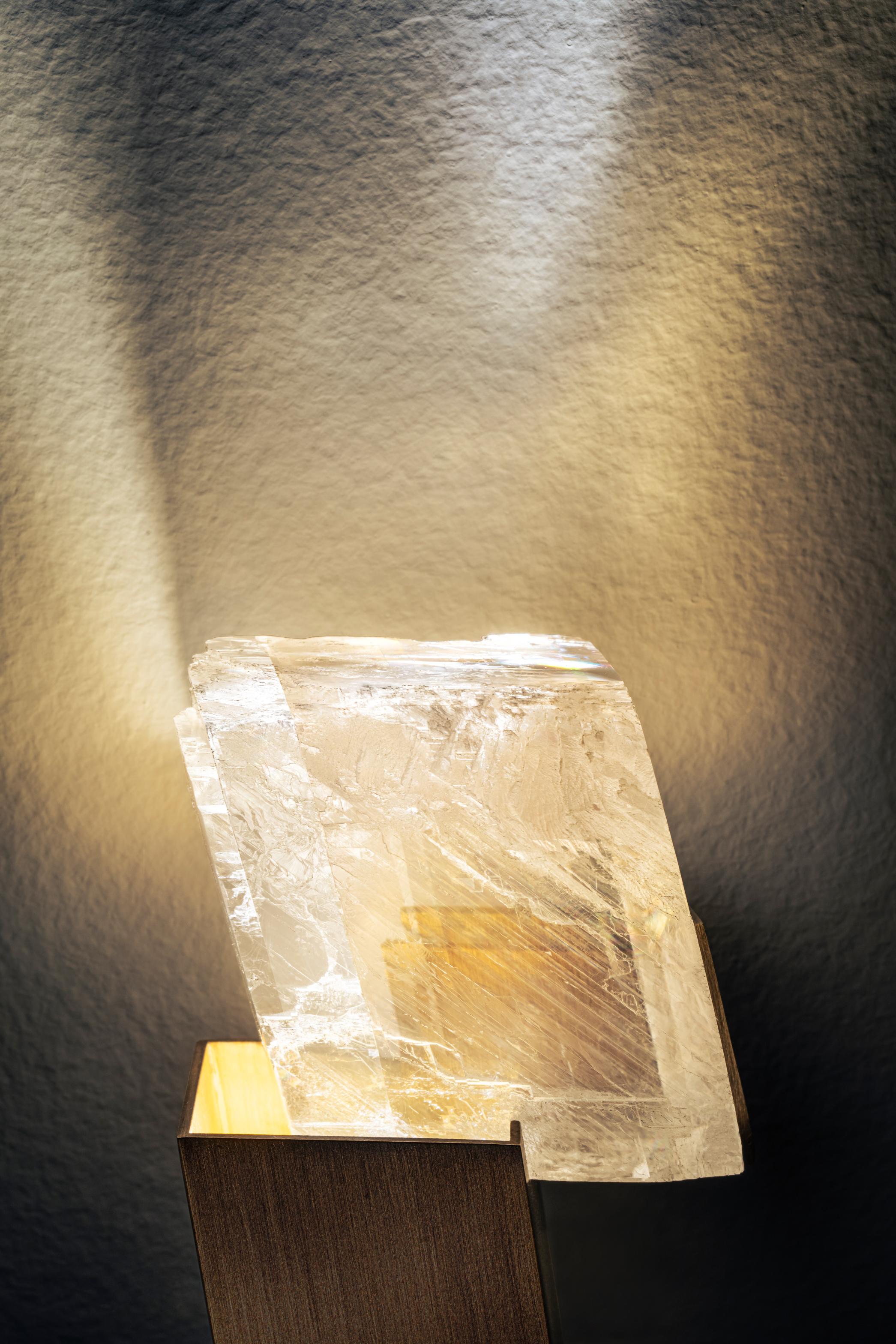 Silf - Sculpture lumineuse unique en laiton et Iceland Spar Neuf - En vente à Milan, IT