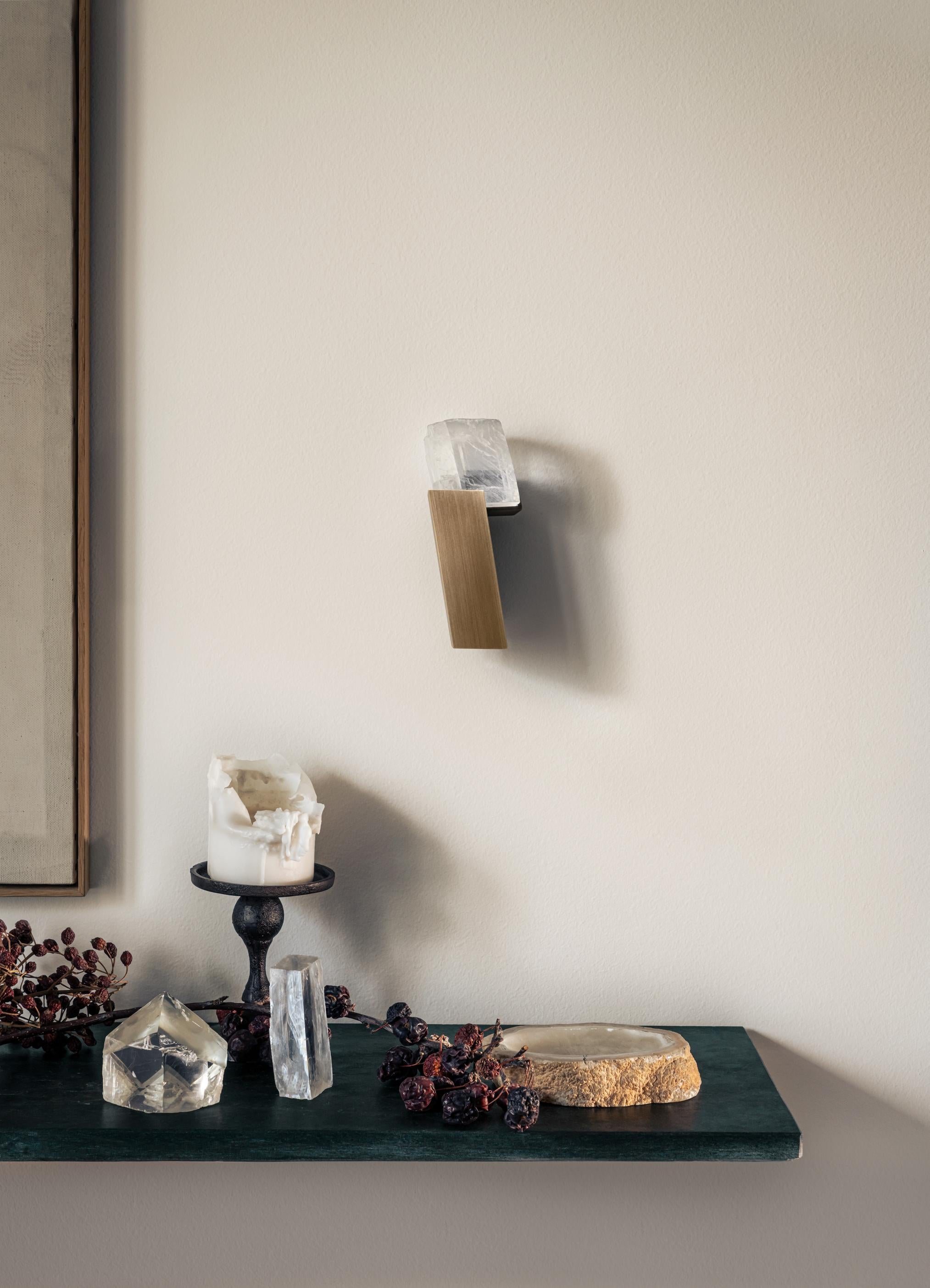 XXIe siècle et contemporain Silf - Sculpture lumineuse unique en laiton et Iceland Spar en vente