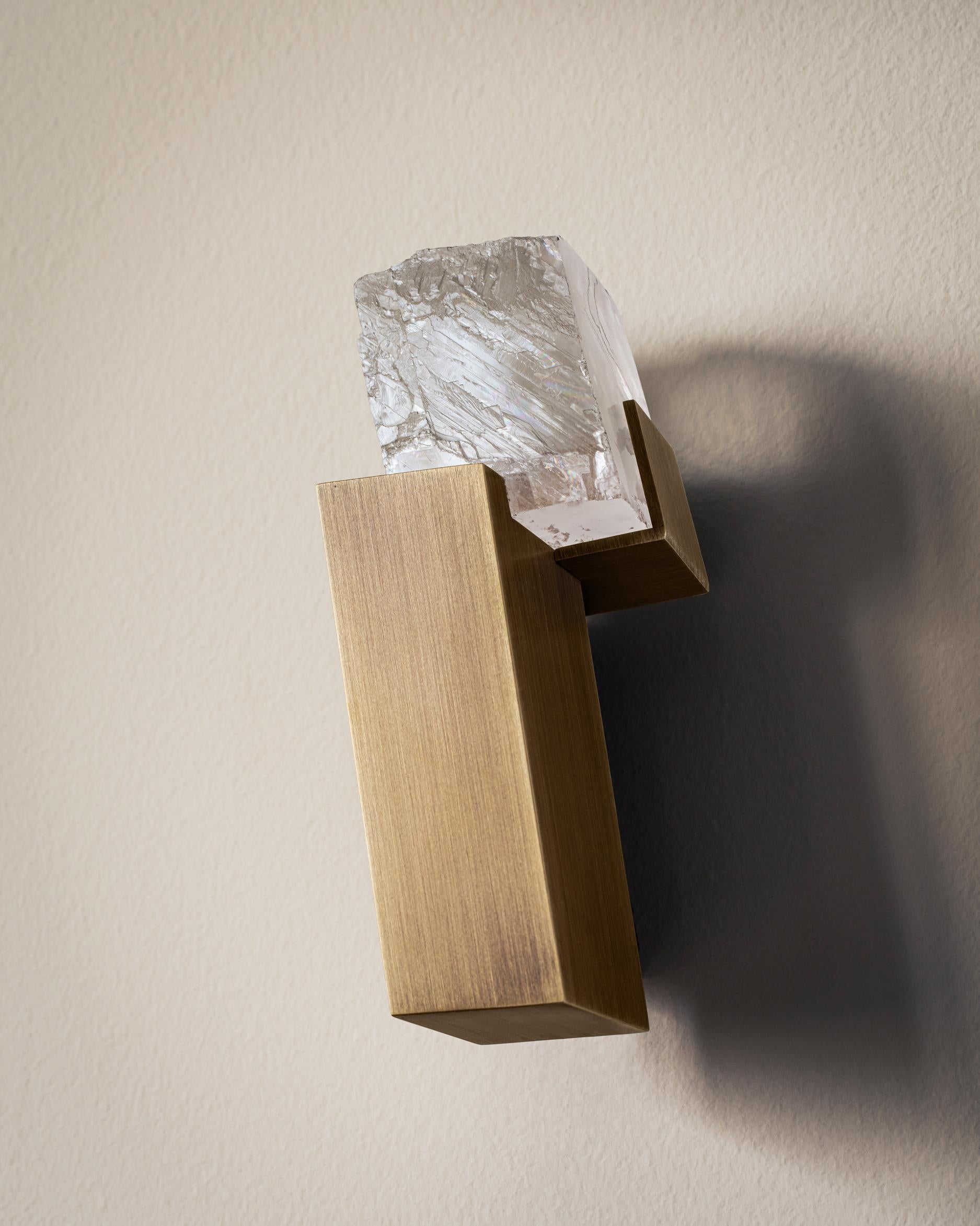 Italian Silf - Unique light sculpture in patinated brass and Iceland Spar For Sale