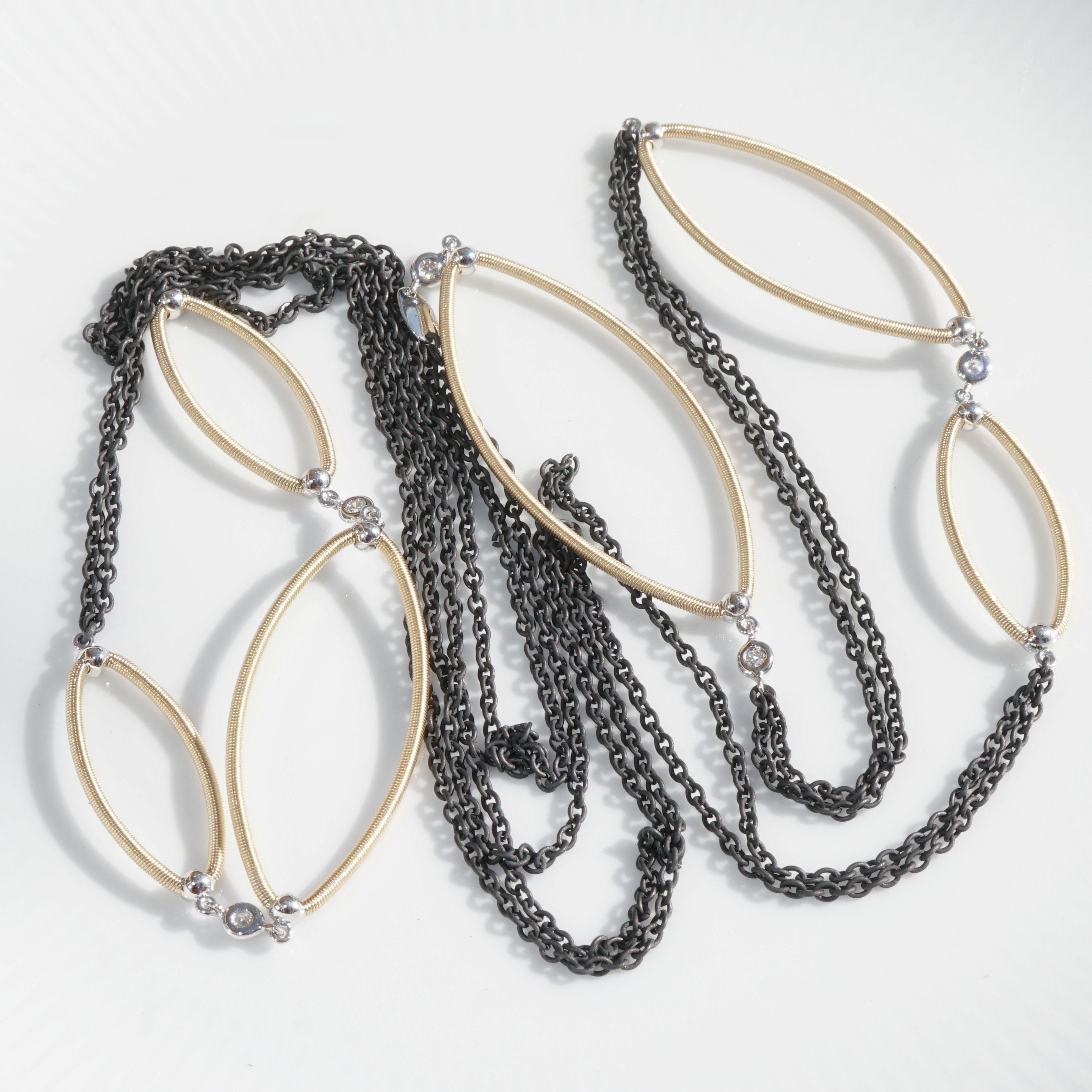 Silhouette Efeu Brilliant Halskette Gold Eisen Wire Wrapping Deutsch Präzision im Angebot 3
