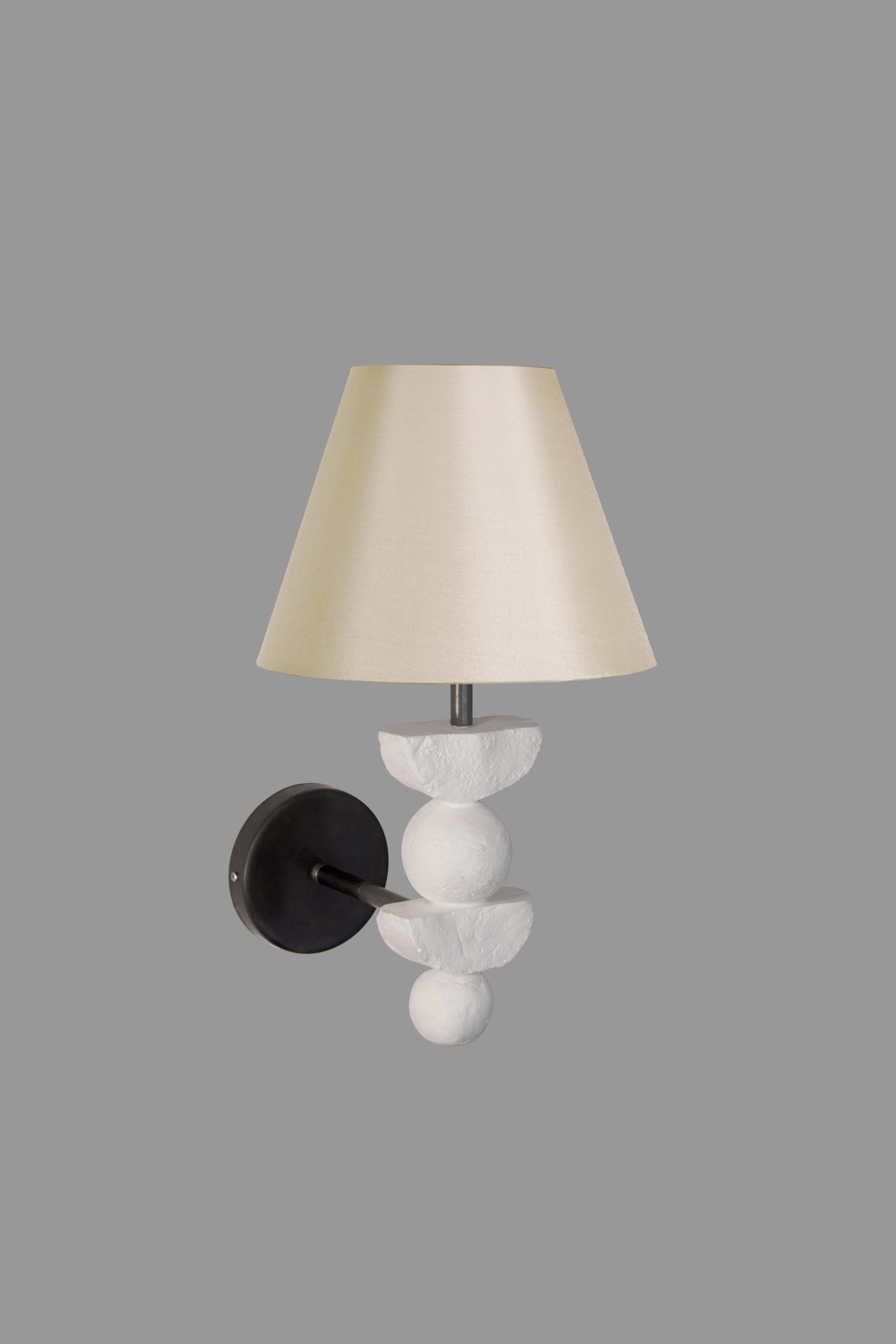Silhouette-Skulptur-Wandleuchte zeitgenössisch in Weiß von Margit Wittig (Moderne) im Angebot