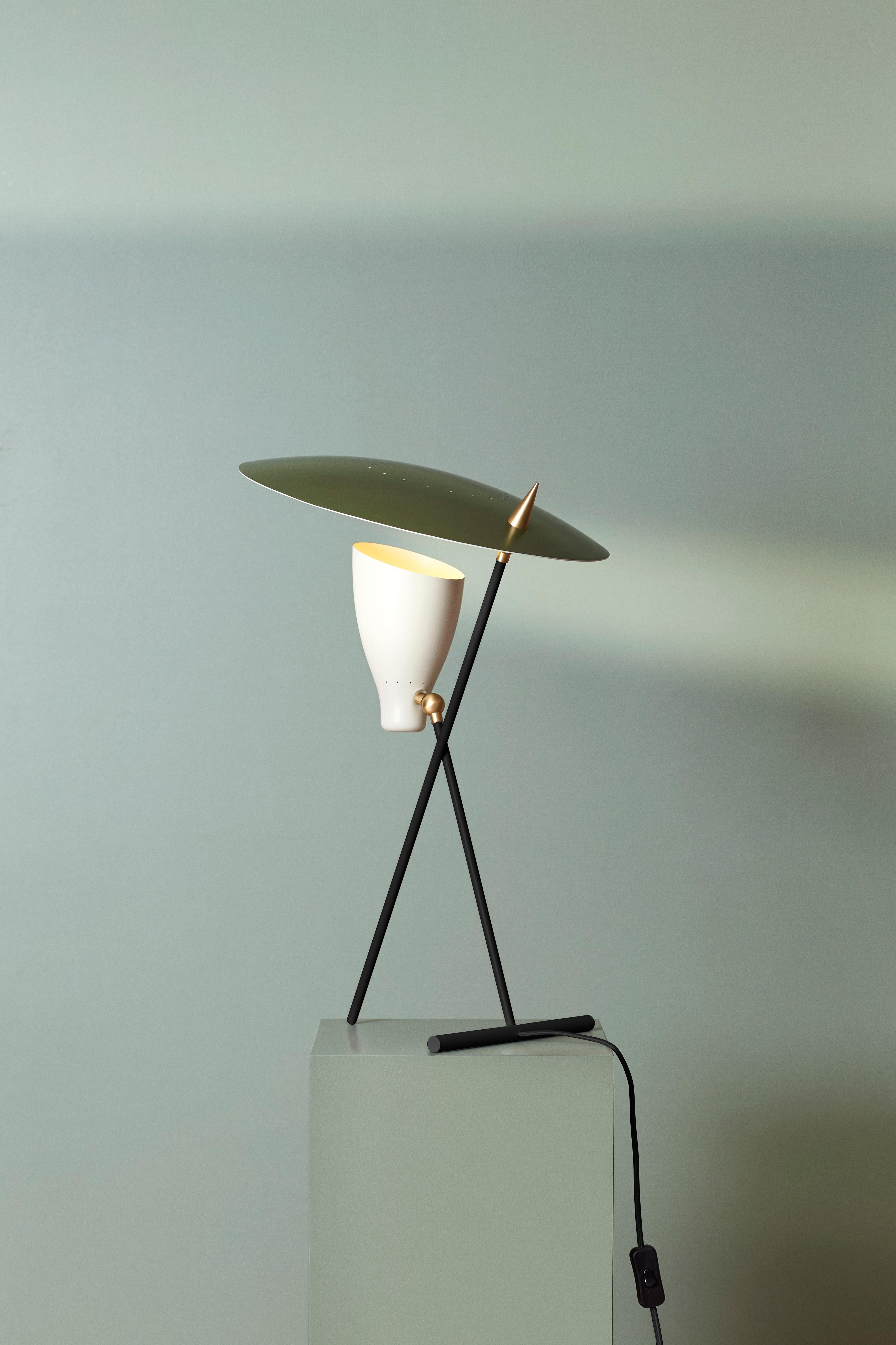 Silhouette Tischleuchte:: von Svend Aage Holm-Sørensen aus Warm Nordic (Stahl) im Angebot