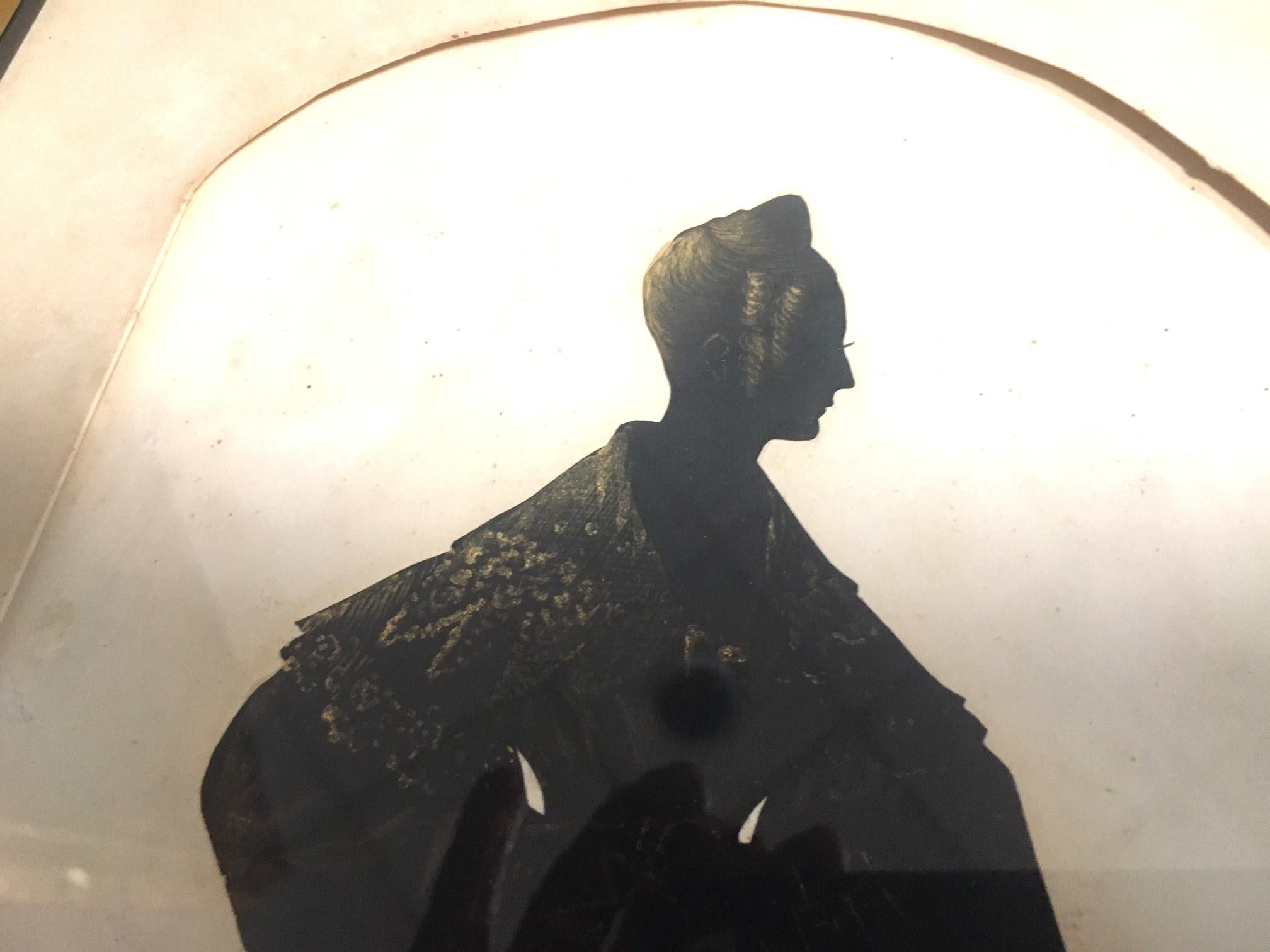 Silueta de mujer joven con sombreado inusual Peinado y vestido de la década de 1830 Inglés en venta