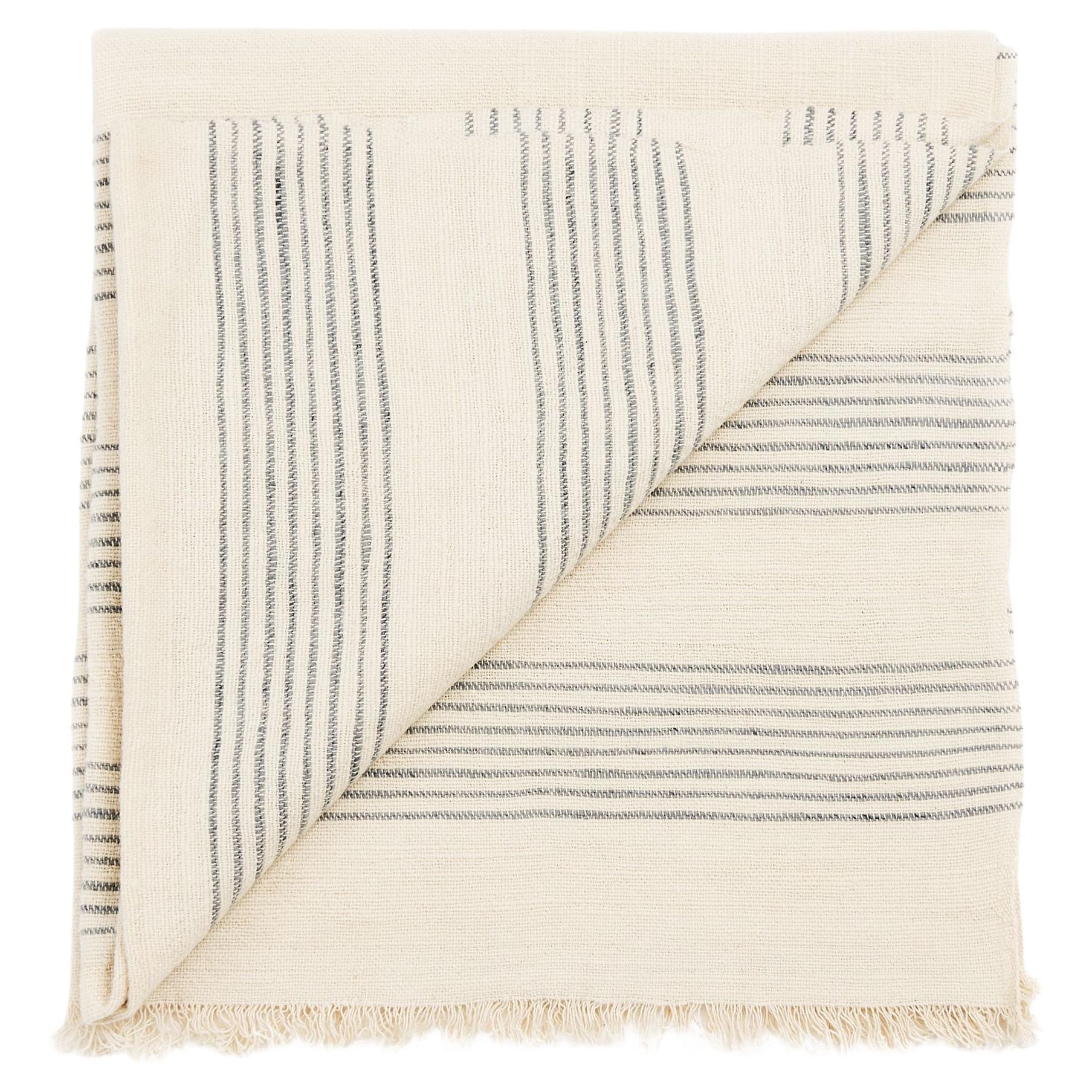 Silica Gesso Bianco e Grigio a righe con motivo tessuto a mano in morbida lana merino in vendita
