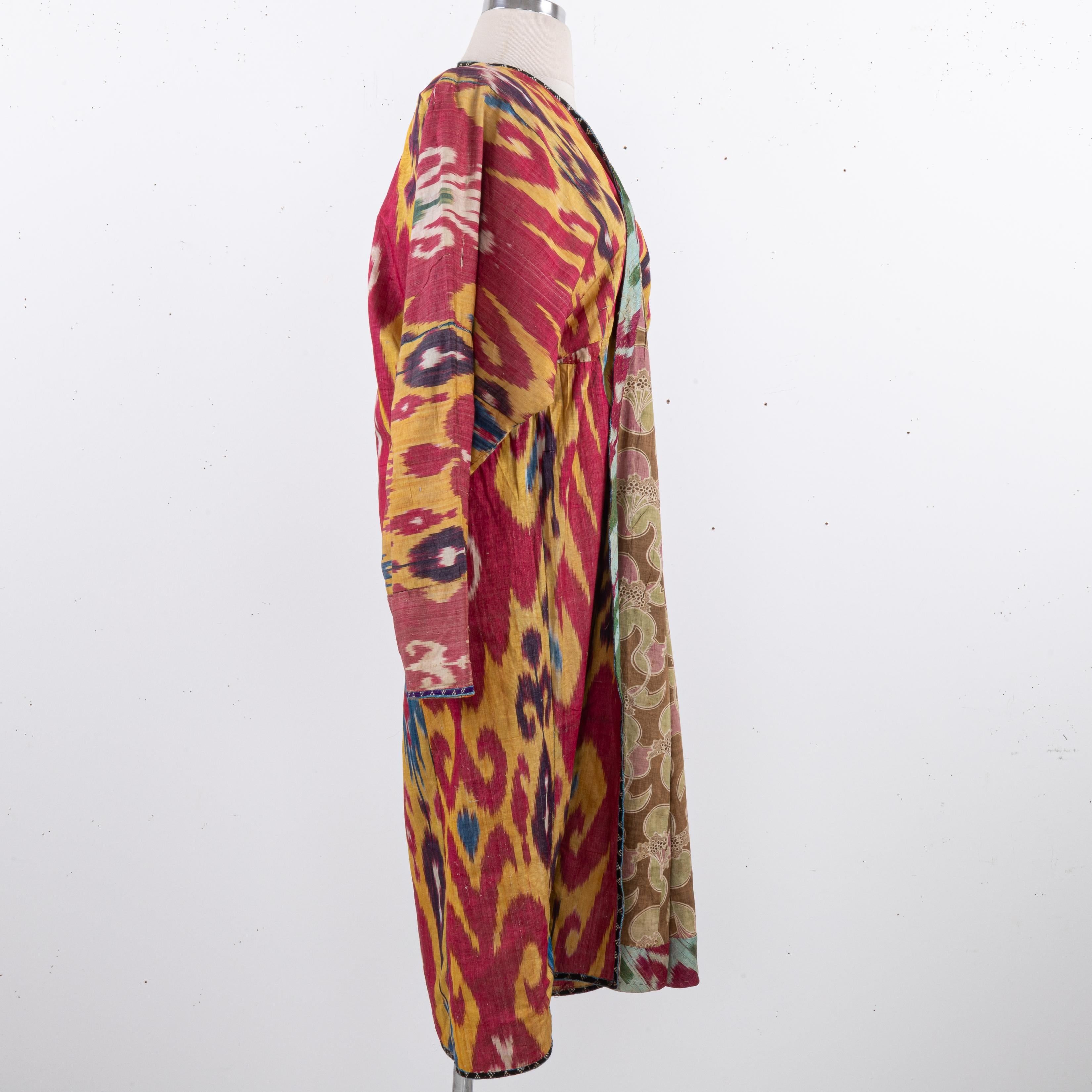 Silk and Cotton  Ikat Chapan, Uzbekistan, Late 19th Century. For Sale 7