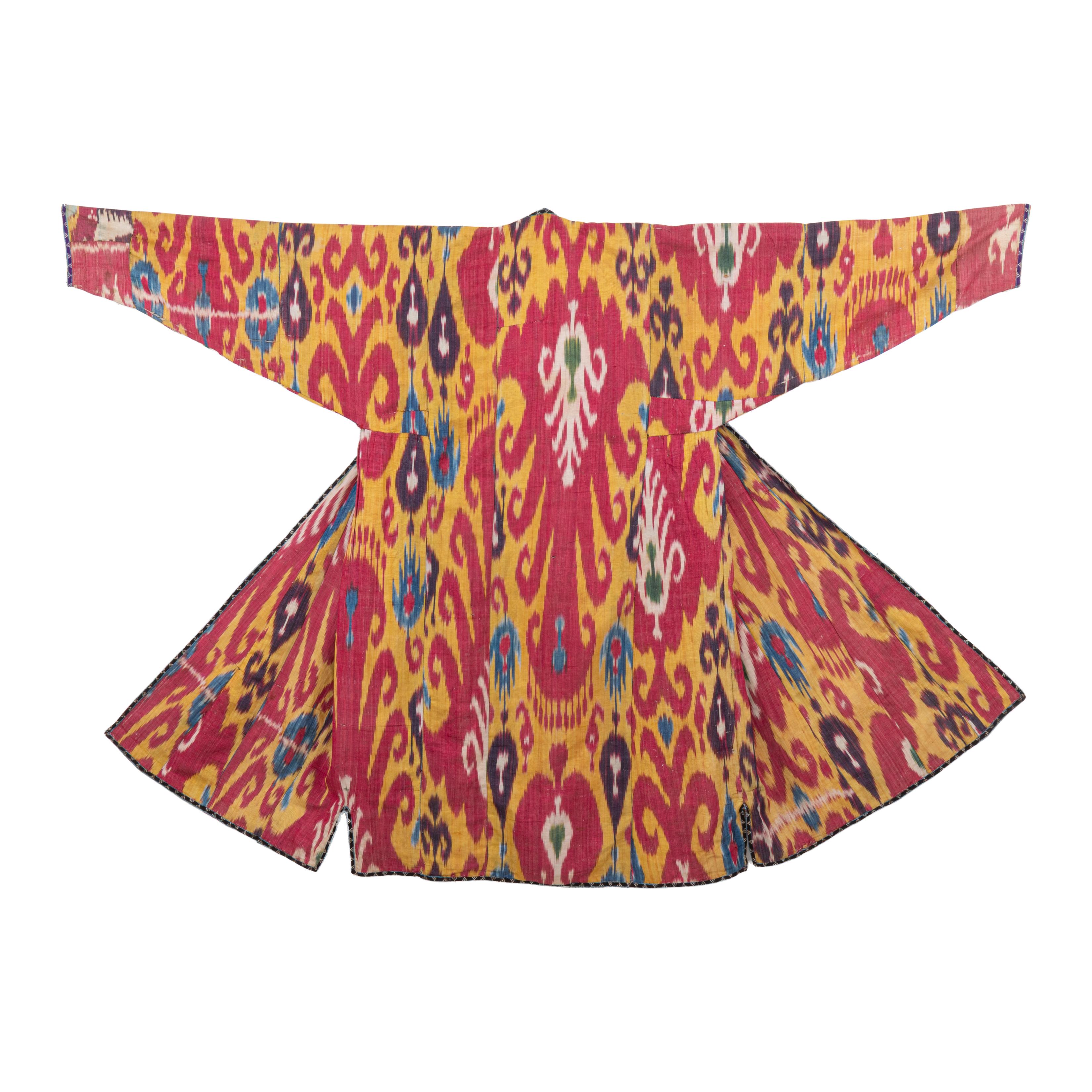 Chapans are probably the most famous Central Asian fashion garments made from mostly ıkats, either pure silk and lined with cotton, or silk war and cotton weft , again with a cotton lining.
This is an antique and used chapan therefore it is not in