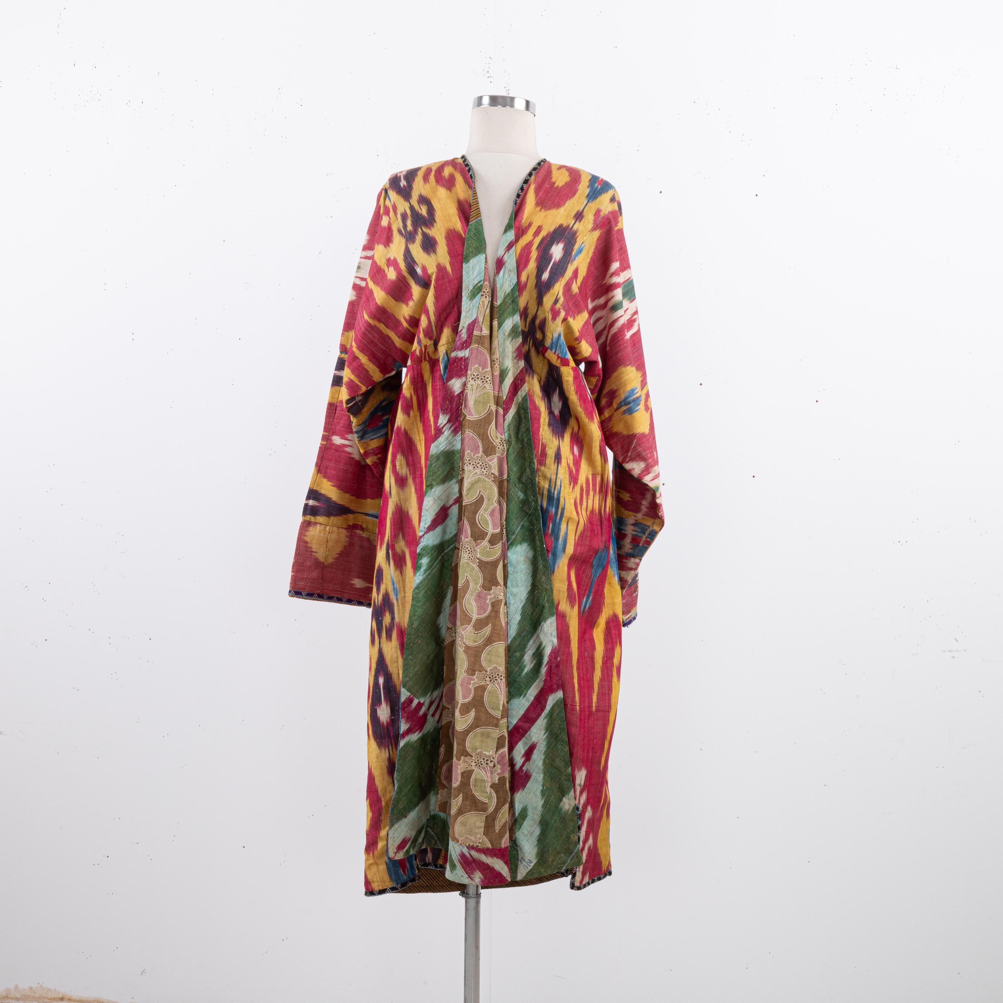 Silk and Cotton  Ikat Chapan, Uzbekistan, Late 19th Century. For Sale 4