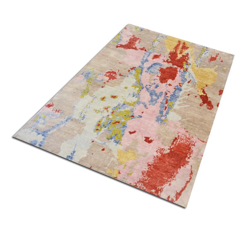 Contemporary rug handmade in silk and wool. 
- Measures: 2,00 x 1,50 m
- Belonging to the Abstract Collection.
- As it is made by hand, its shades are not uniform, which makes it much easier to decorate with fabrics.
- Soft and luminous piece in