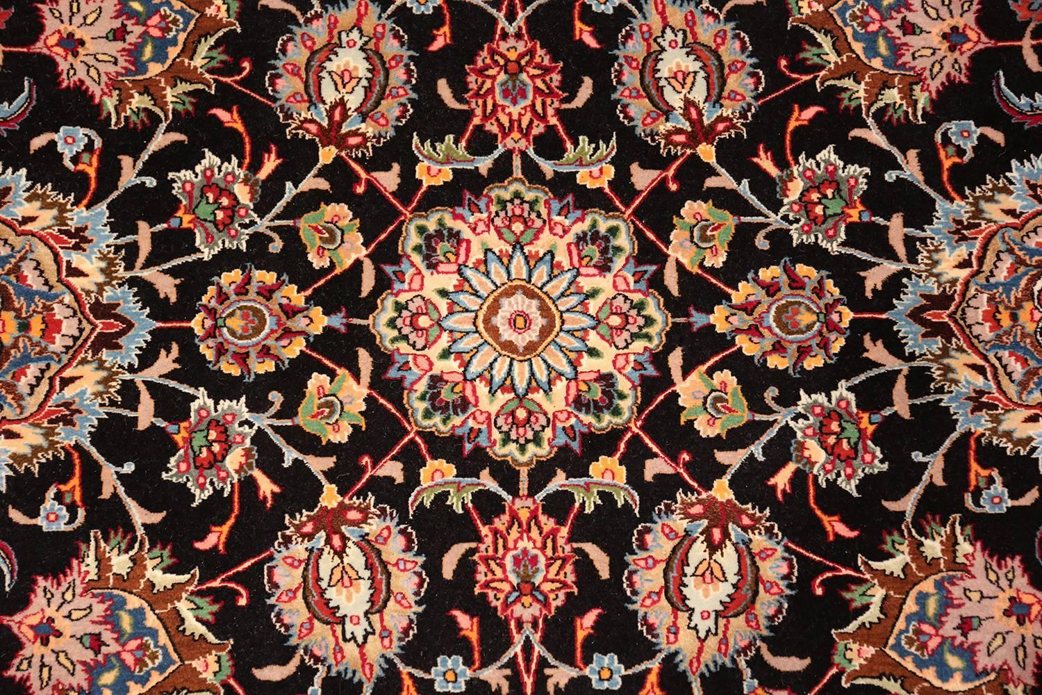 Vintage Khorassan Perserteppich aus Seide und Wolle. Größe: 3,44 m x 5,06 m (20. Jahrhundert) im Angebot
