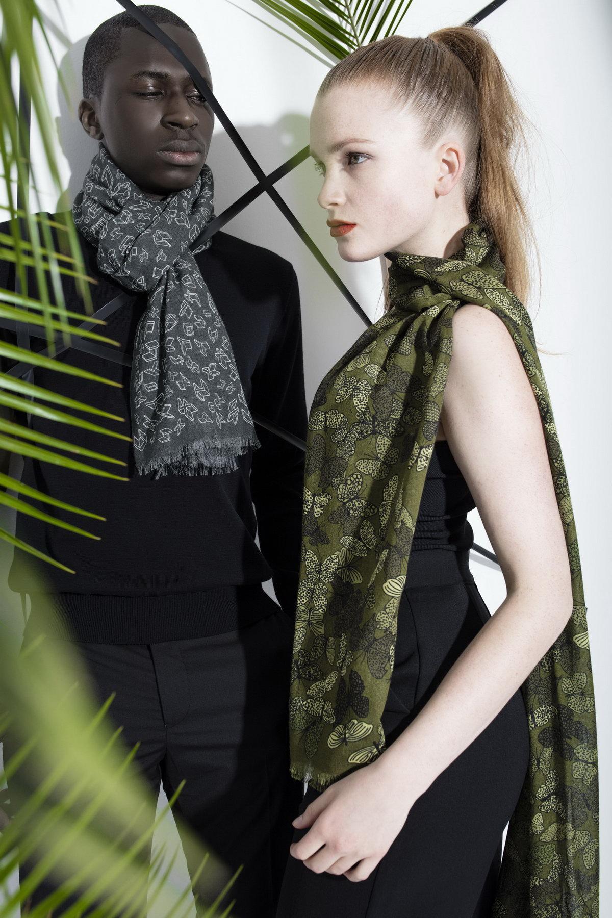 Modern Silk and Wool Unisex Scarf, Gray with Geometric Drawings, Made in Italy For Sale