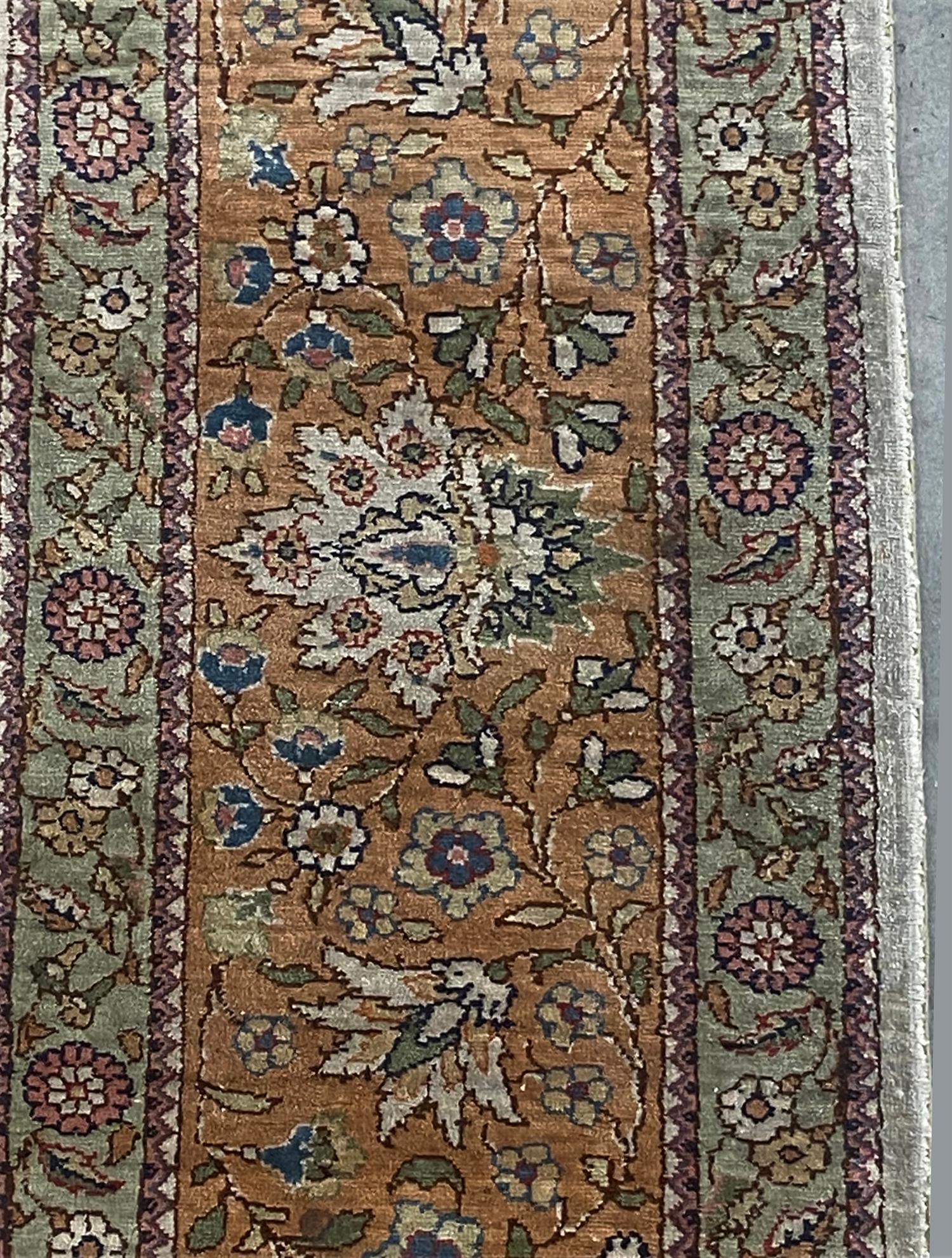 Alfombra paquistaní fina vintage de seda y lana siglo XX en venta