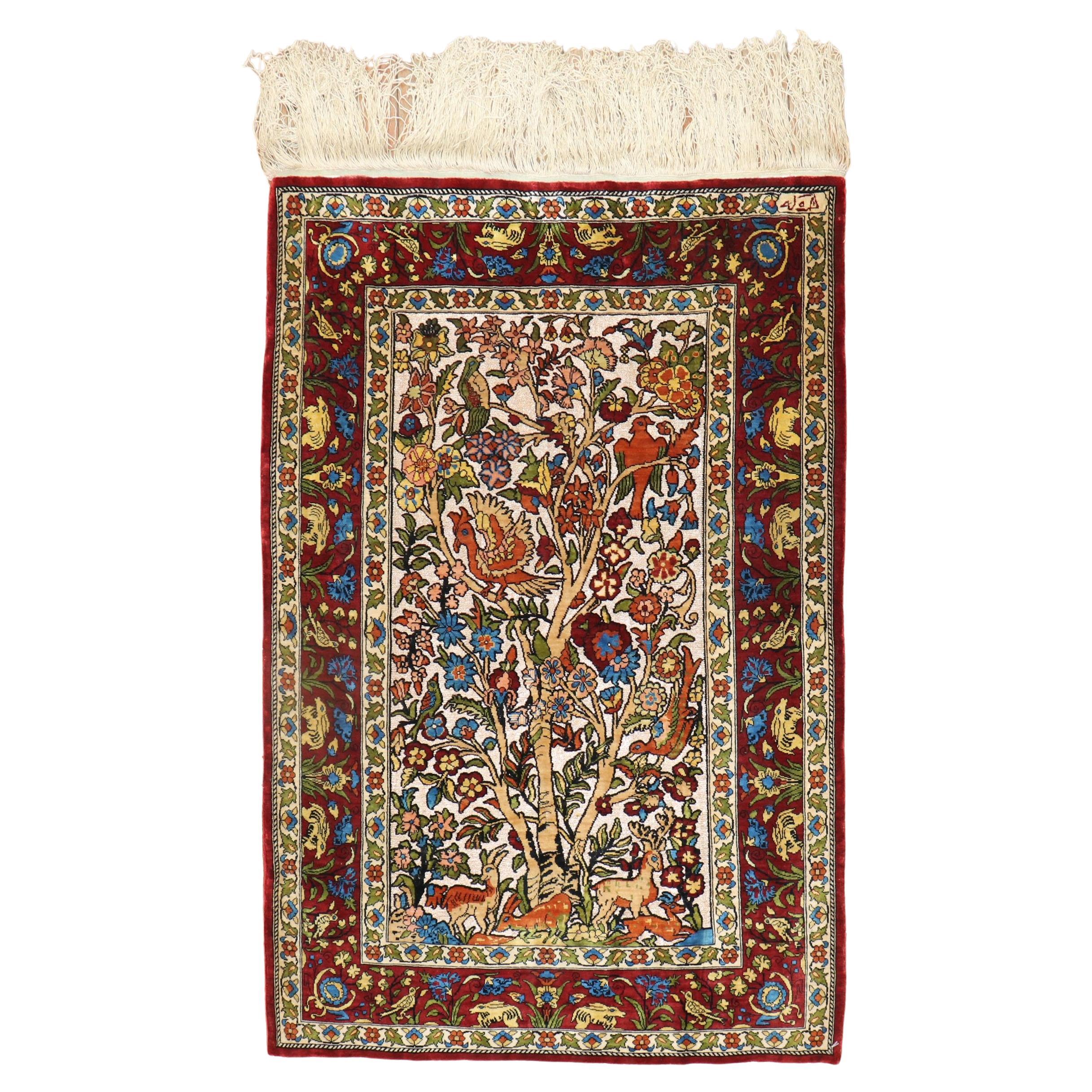 Tapis Herekeh miniature en soie à motifs d'animaux