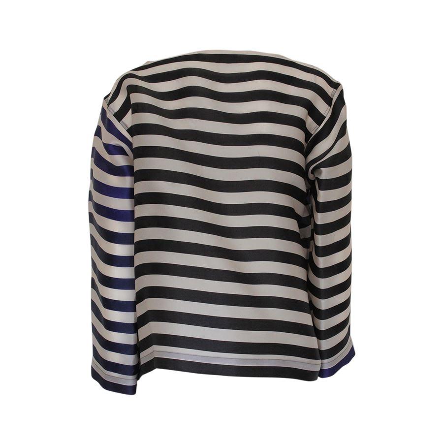 Silk Striped White and blue on front White and black on back Long sleeve Total length cm 55 cm (21.65 inches) French size 40 italian 44
