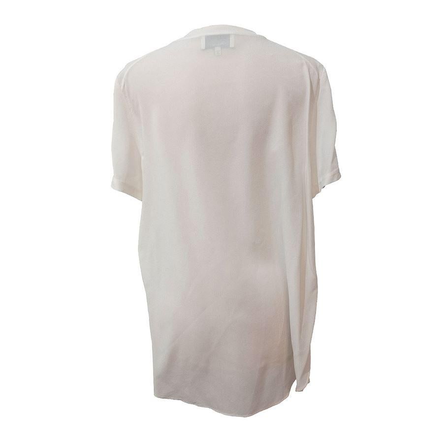 Silk Creme white color Roundneck Short sleeve Asymmetrical with side slits Maximum length cm 77 (3031 inches)
