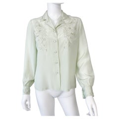 Top-Light in seta verde mandorla con ricamo Taglia 8, anni '60