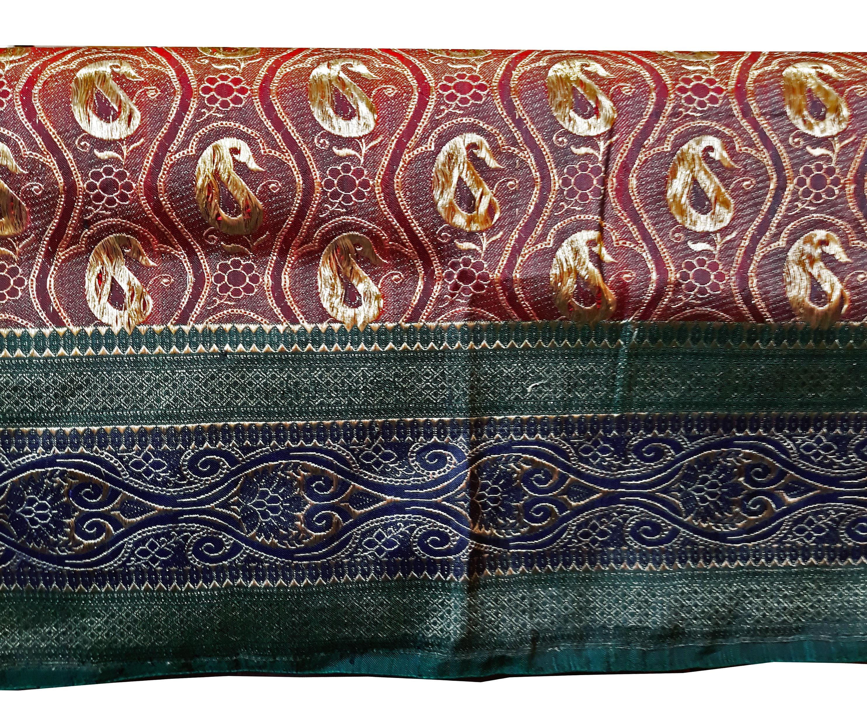 Indische Sari aus Seidenbrokat, Vintage, Mitte des 20. Jahrhunderts (Bestickt) im Angebot
