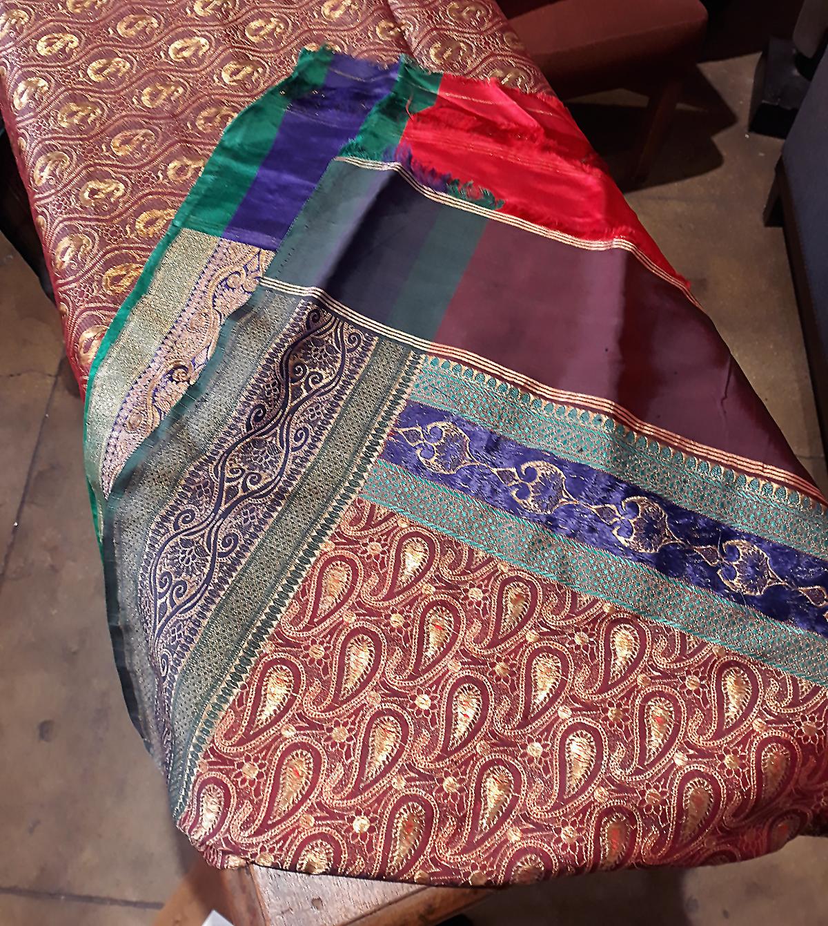Indische Sari aus Seidenbrokat, Vintage, Mitte des 20. Jahrhunderts im Angebot 1