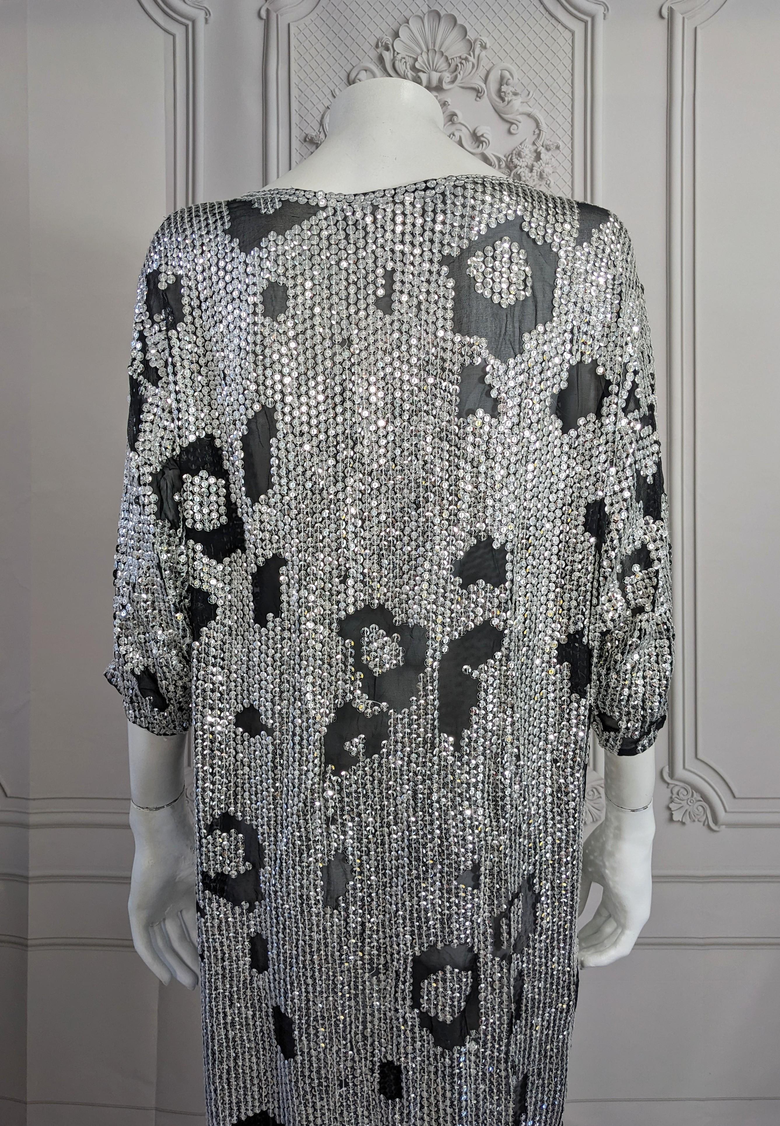 Robe à sequins en mousseline de soie à motif d'animaux en vente 1