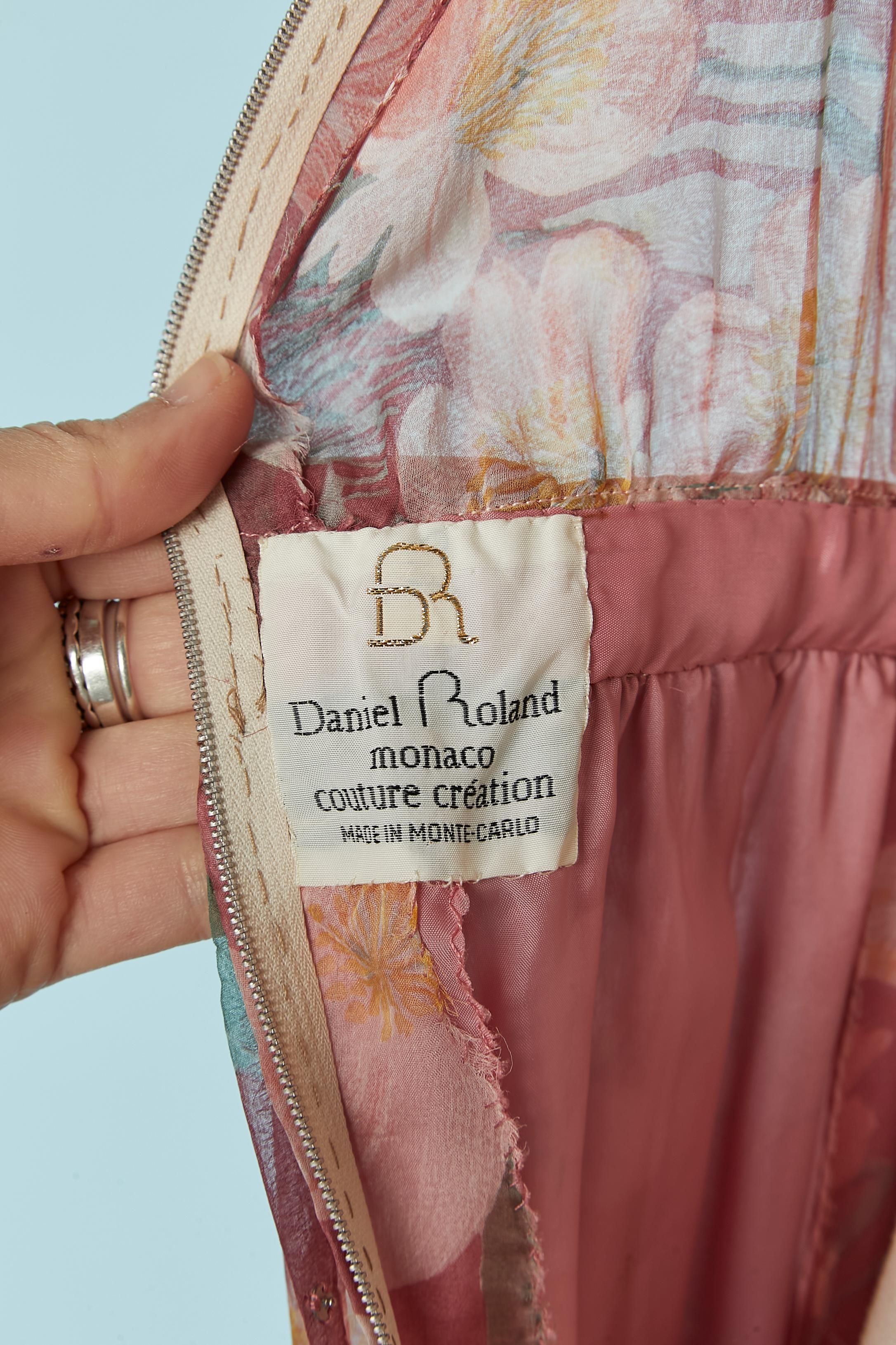 Abendkleid aus Seidenchiffon mit Blumendruck und Schal DANIEL ROLAND im Angebot 3