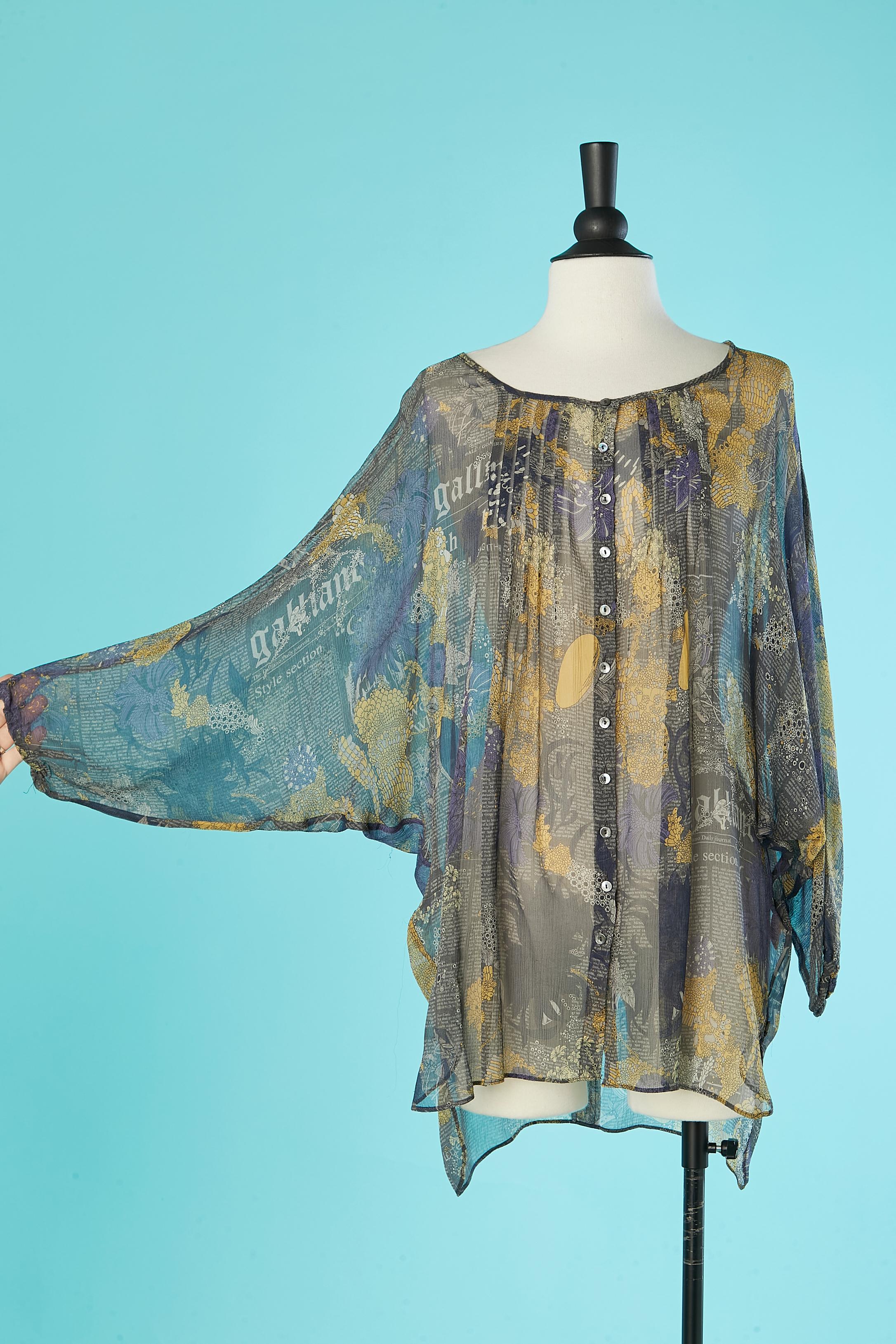 Silk chiffon printed blouse. Fabric composition has been cut. Authenticity hologram. Branded mother-of-pearl buttons. Elastic band at the end of the sleeves. Pleated and top-stitched above the breast. Small metal 