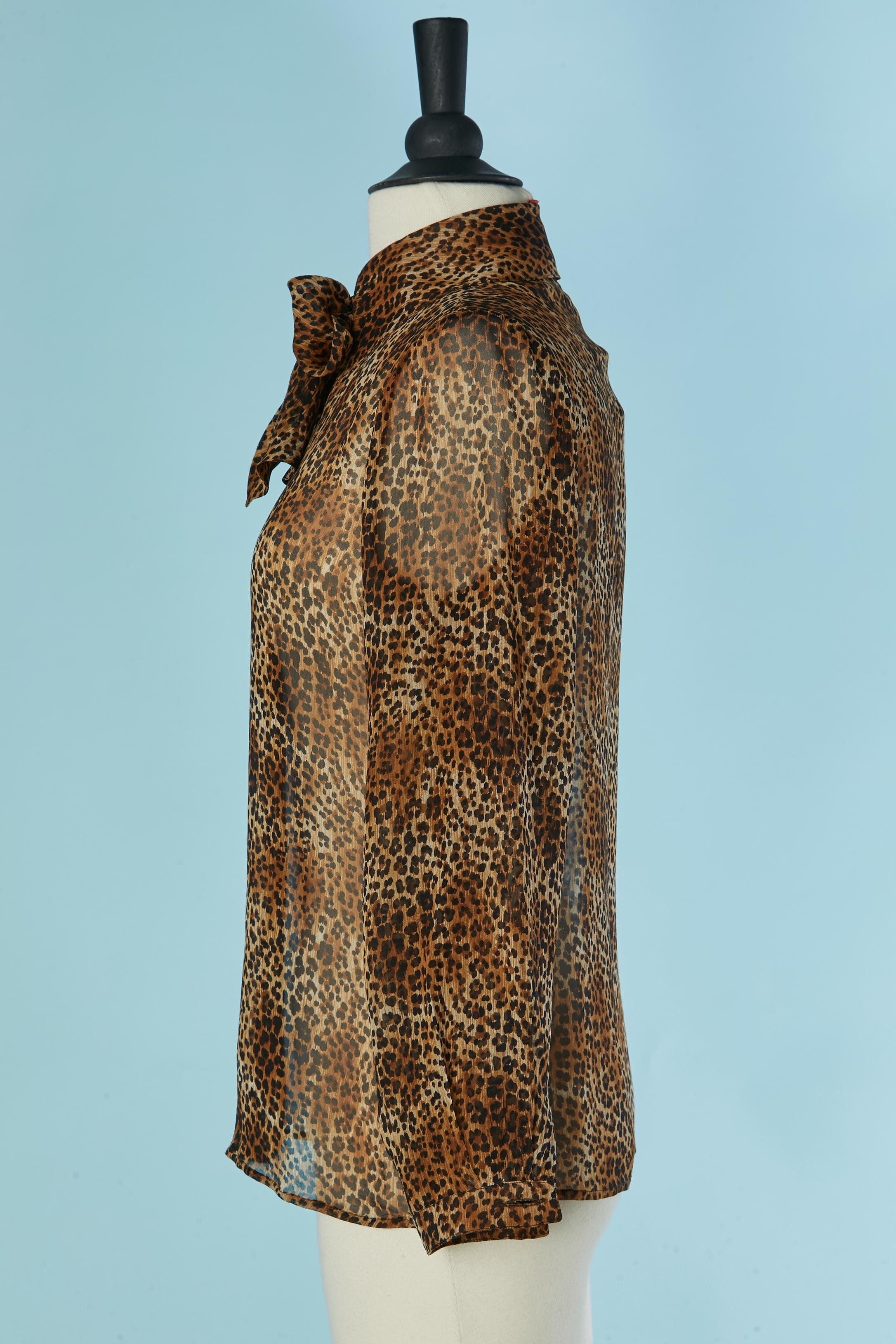 Camicia in chiffon di seta con stampa leopardata e papillon UNGARO PARALLÈLE In condizioni ottime in vendita a Saint-Ouen-Sur-Seine, FR