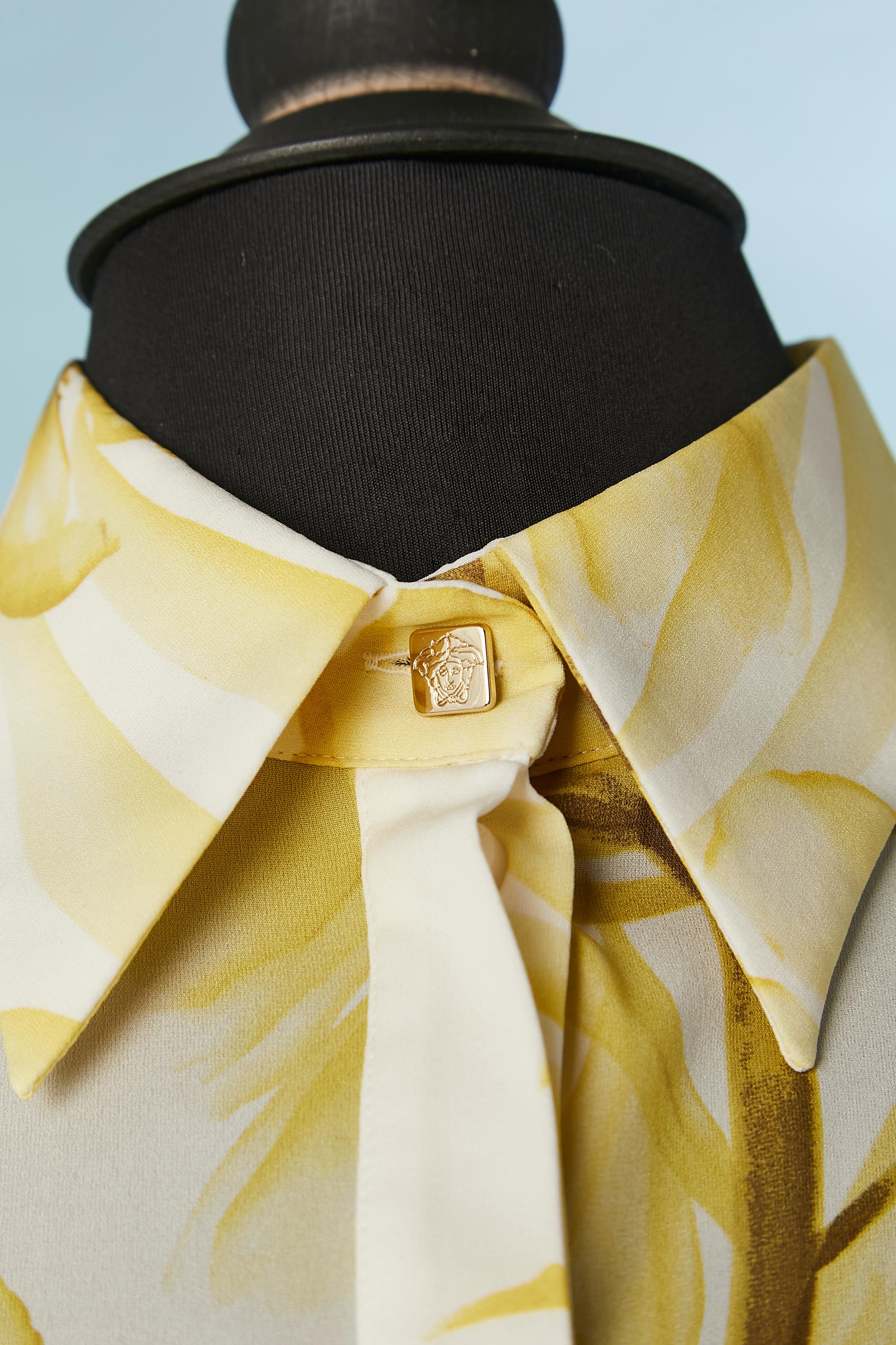 Silk chiffon shirt with flower print VERSACE  In Excellent Condition For Sale In Saint-Ouen-Sur-Seine, FR