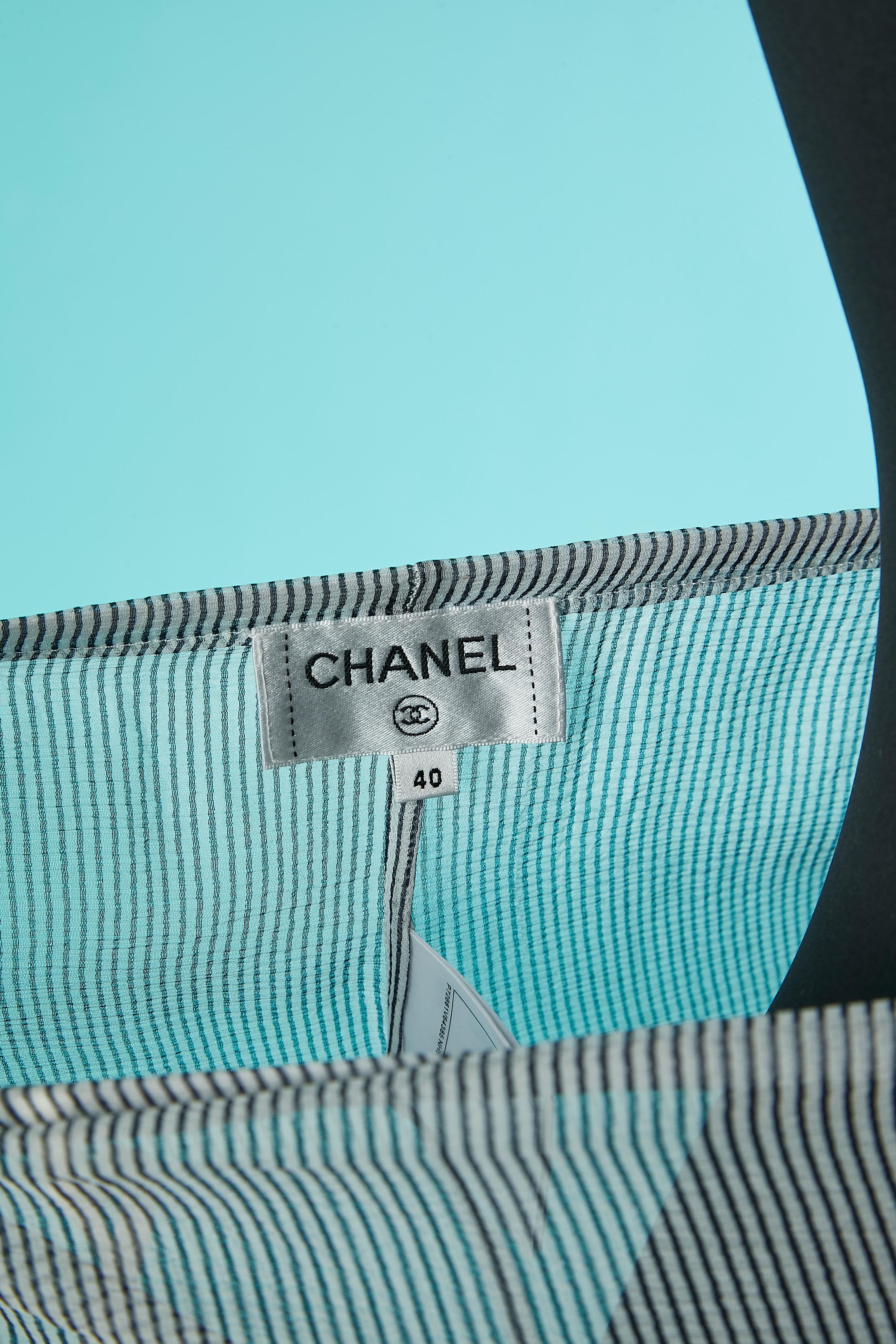 Seidenchiffon-Kurzarm aus Seide mit marineblauen Streifen von Chanel  Damen im Angebot