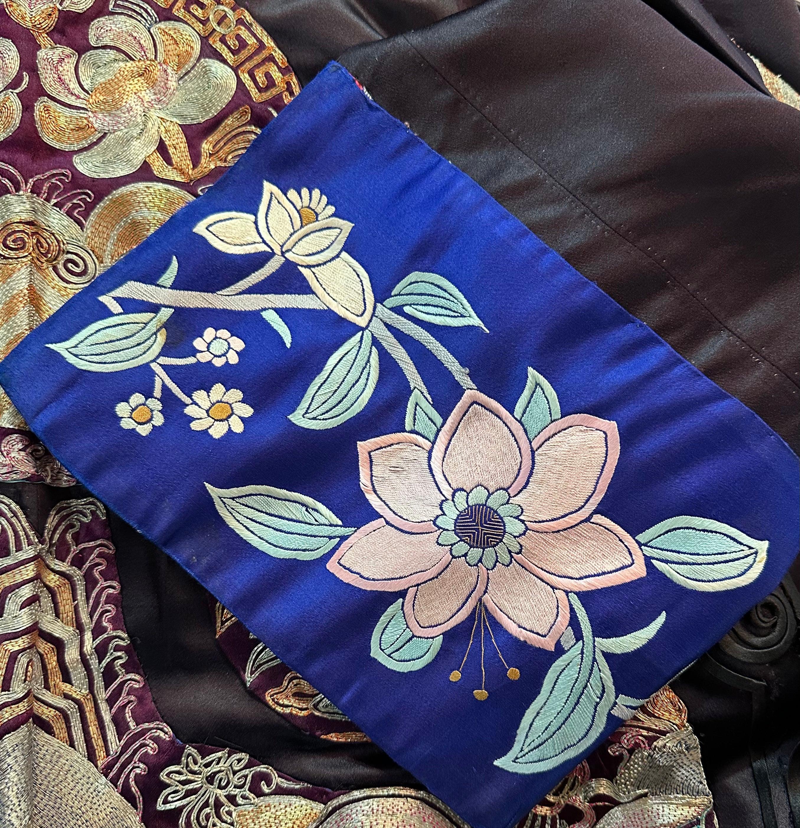 Silk Chinese Jacket With Large Heavily Couched Multi Color Applique, 1920s In Excellent Condition For Sale In Los Angeles, CA
