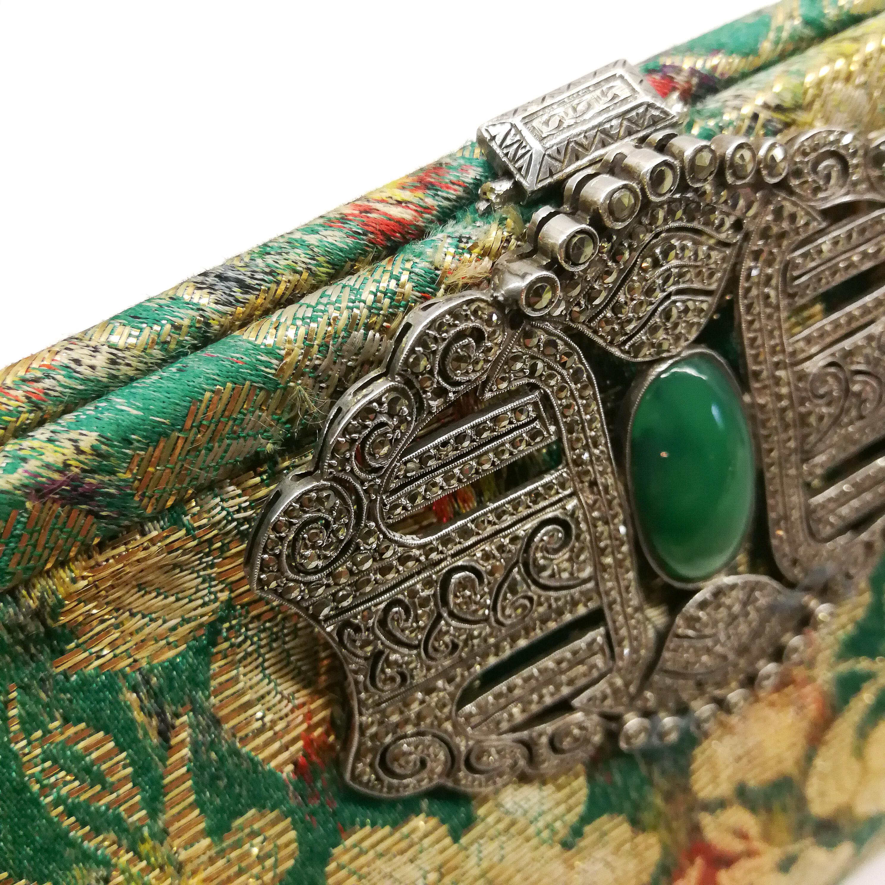 Silk clutch bag with a very large silver, marcasite, and crysoprase clasp, 1930s In Good Condition In Greyabbey, County Down