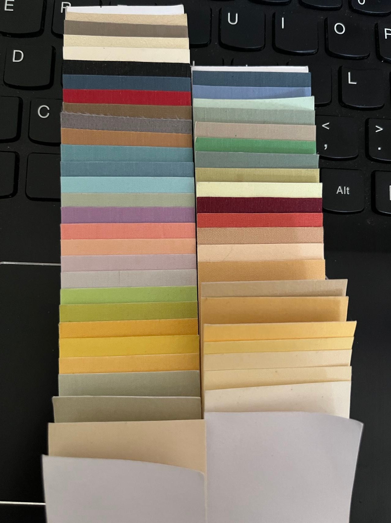 Cartes couleur soie pour papier peint à la main en vente