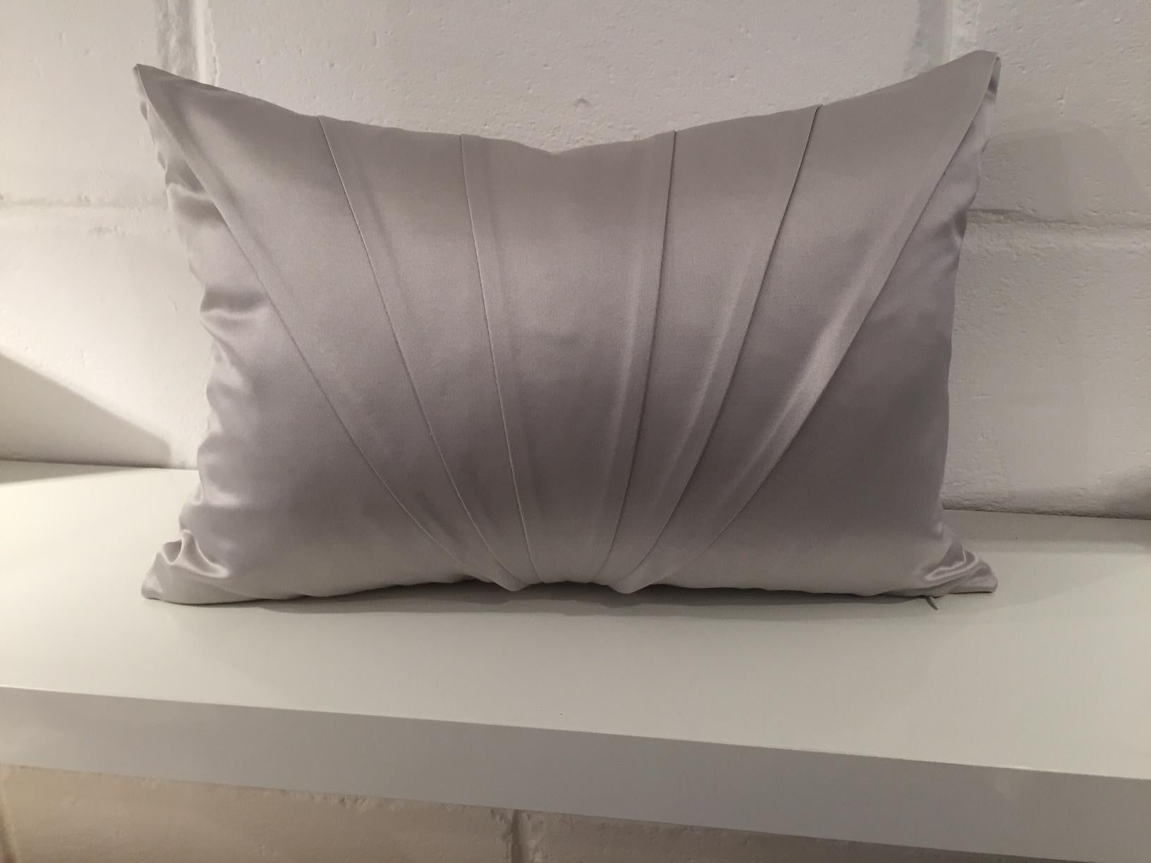 Silk Cushion Fan Pleat Detail Colour Silver Grey Rectangular In New Condition In Hamburg, DE