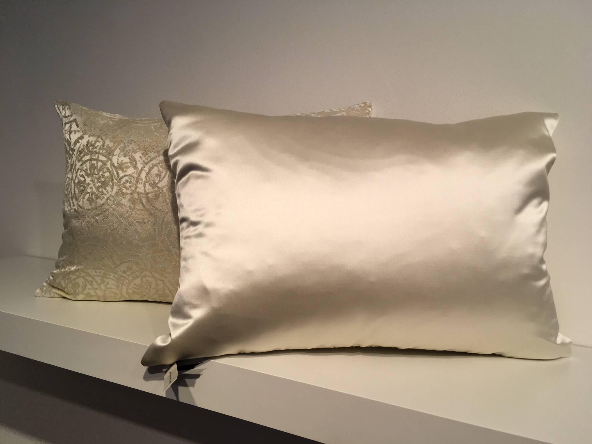 Modern Silk Cushions Ornamental Pattern Colour Ivory and Light Gold For Sale