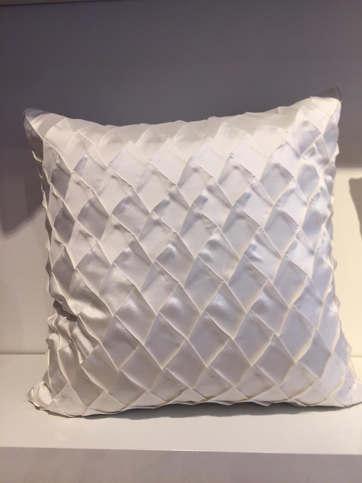 Silk Cushions Pleated Opal Pattern Embossed Color Oyster Square Size In New Condition For Sale In Hamburg, DE