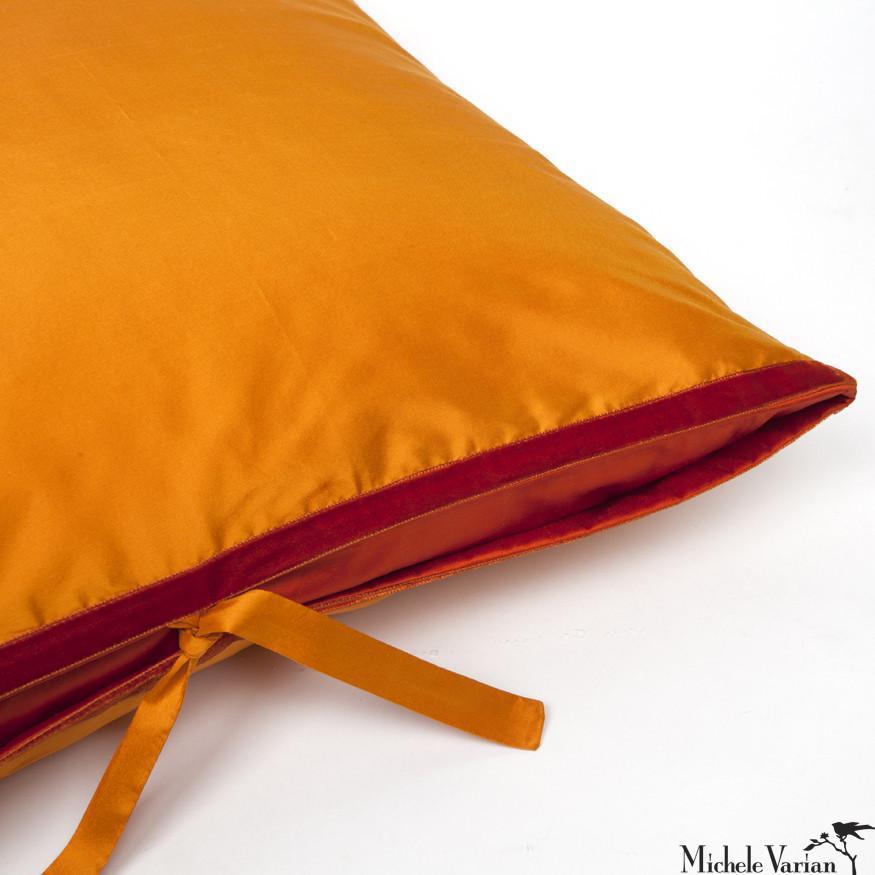 A luxury handmade decorative throw pillow made of natural silk dupioni
great for using color to brighten up a contemporary living room, bedroom
or lounge. Silk dupioni is a high quality, tightly woven, crisp silk
with an iridescent effect. The